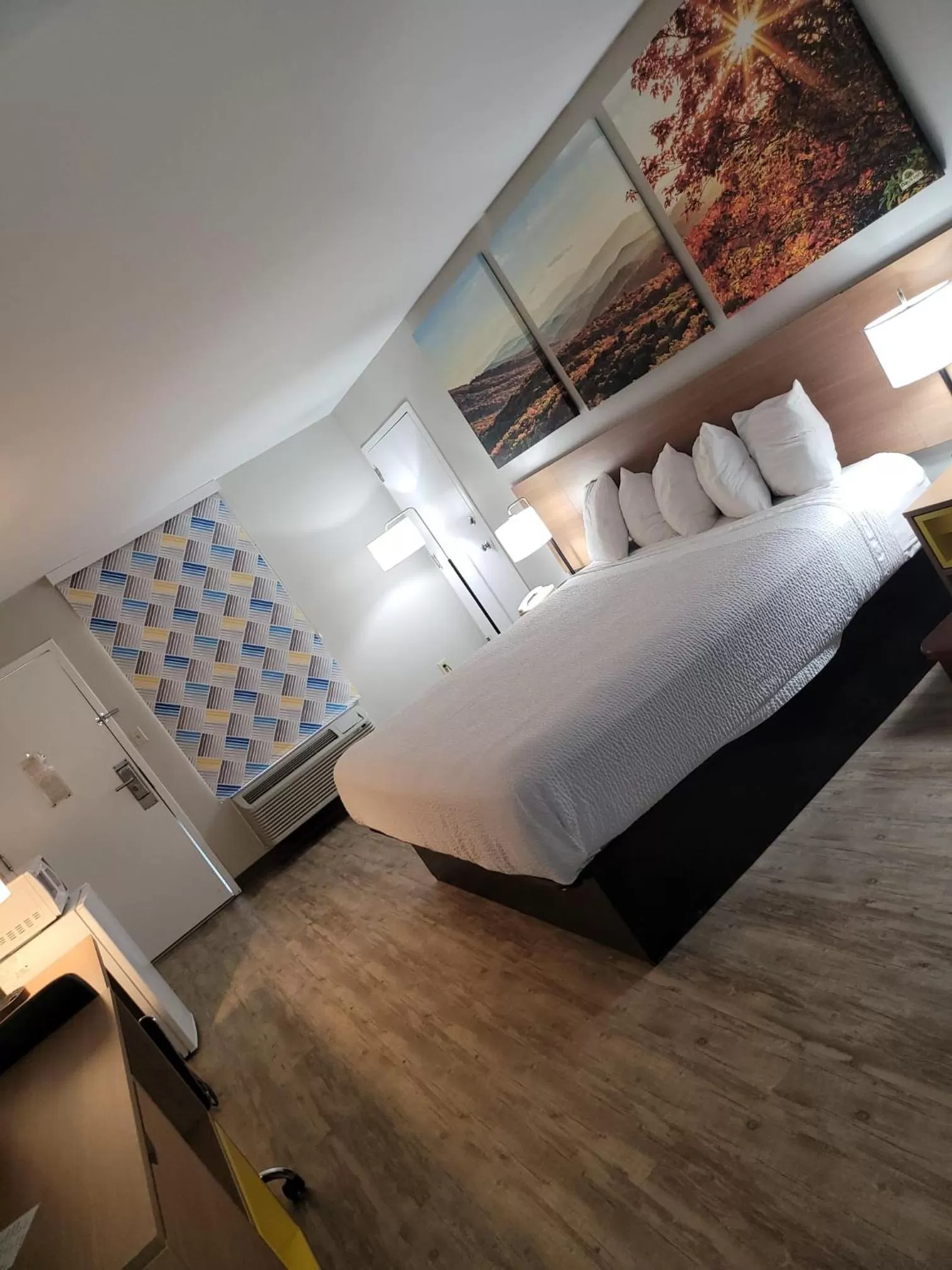 Bed in Days Inn by Wyndham Biscoe