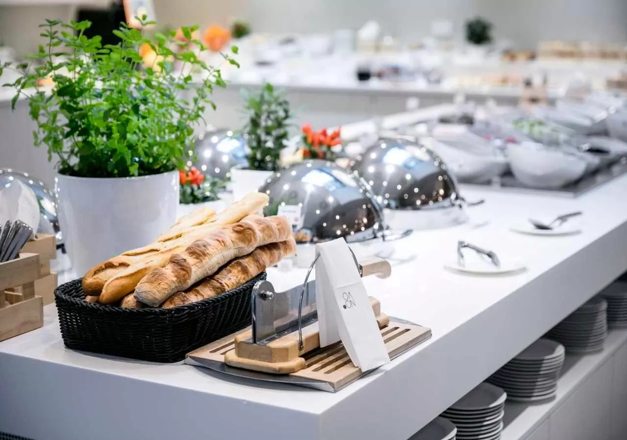 Restaurant/places to eat in Novotel Praha Wenceslas Square