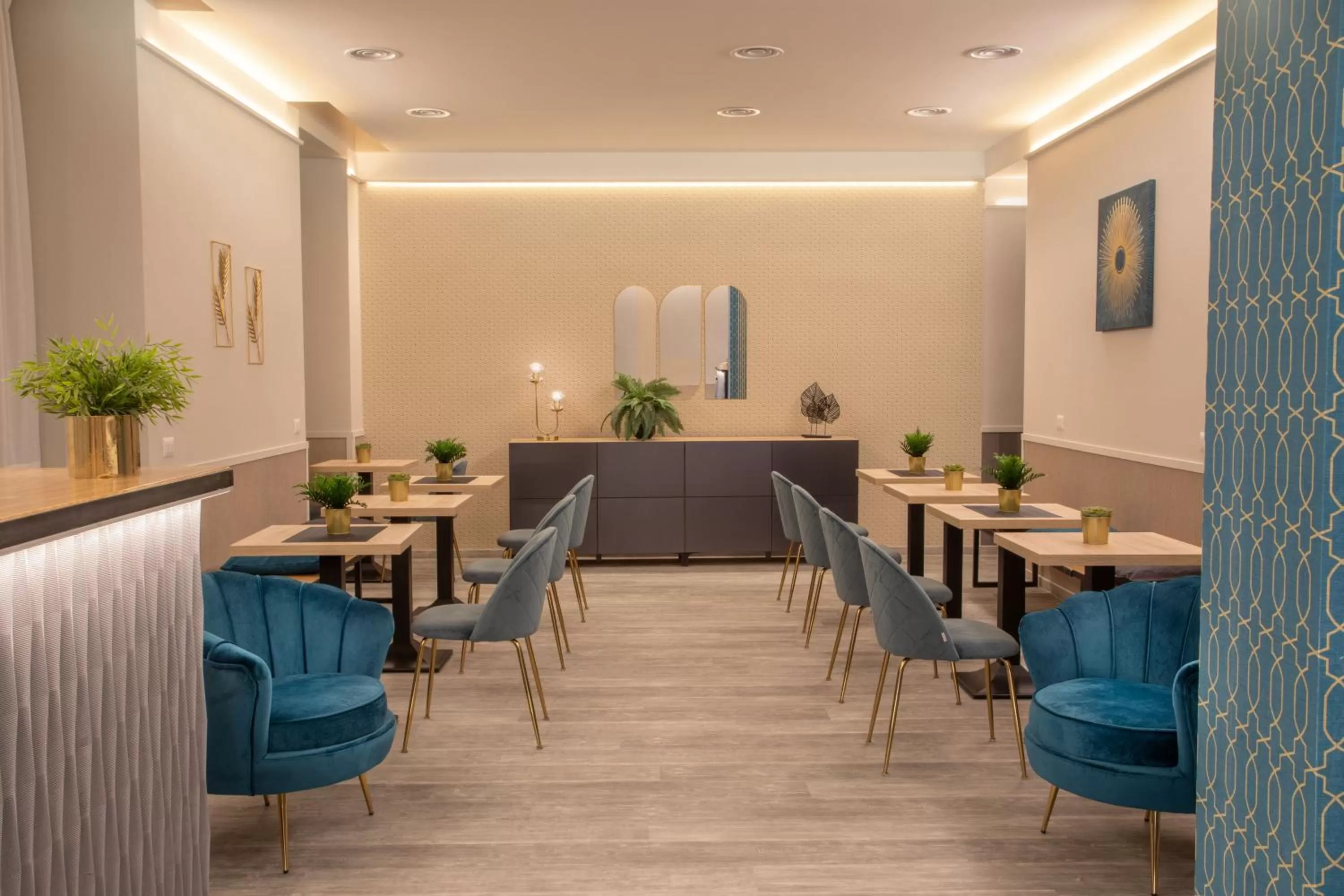 Restaurant/places to eat in Sophie Terrace Hotel