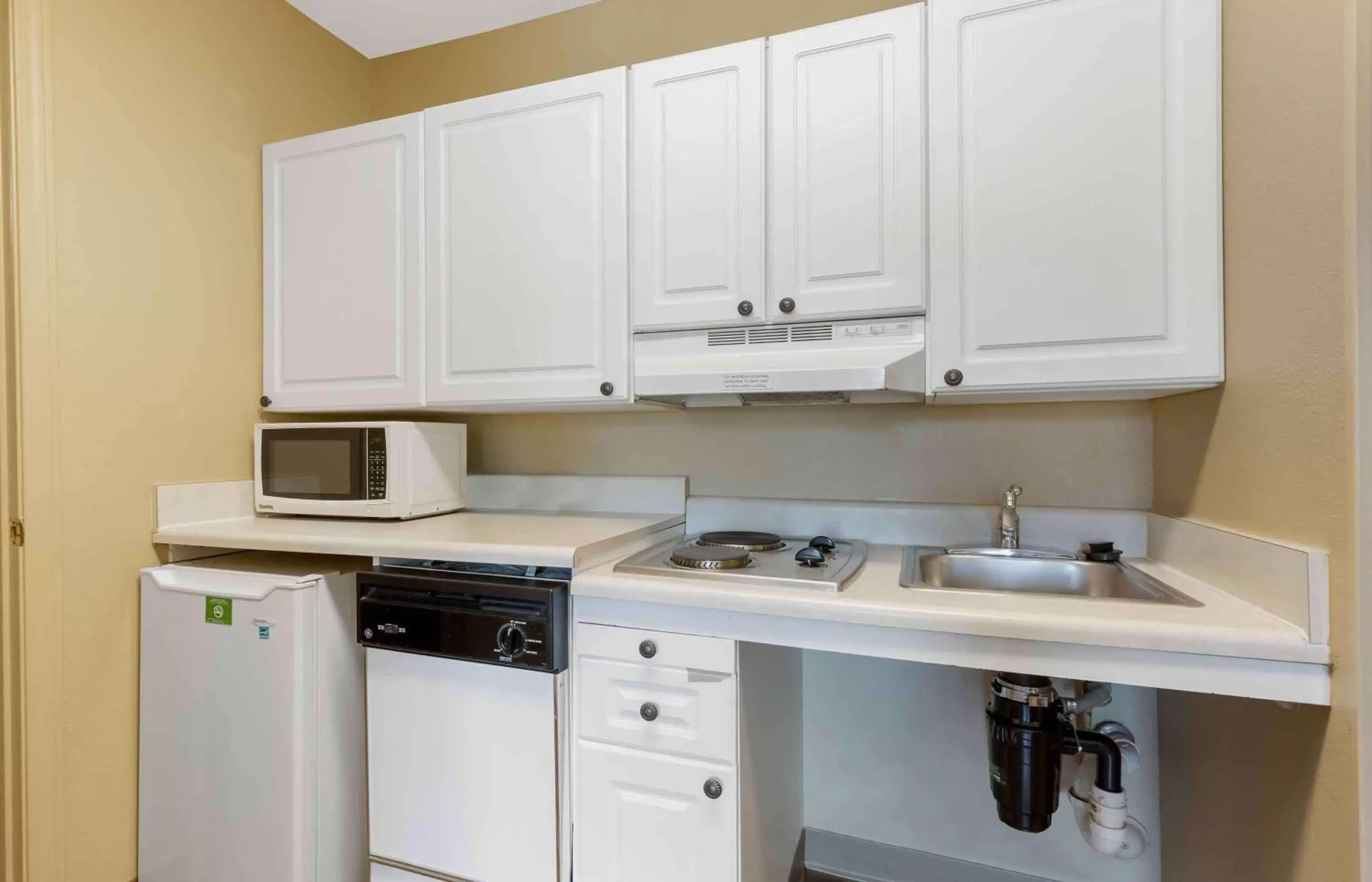 One Bedroom Suite with One King Bed - Disability Access - Non-Smoking in Extended Stay America Suites - Anchorage - Midtown One Bedroom Suite with One King Bed - Disability Access - Non-Smoking in Extended Stay America Suites - Anchorage - Midtown