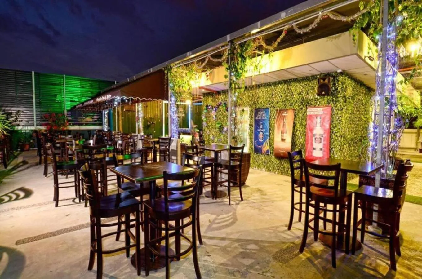 Restaurant/places to eat in Hotel Nusa CT