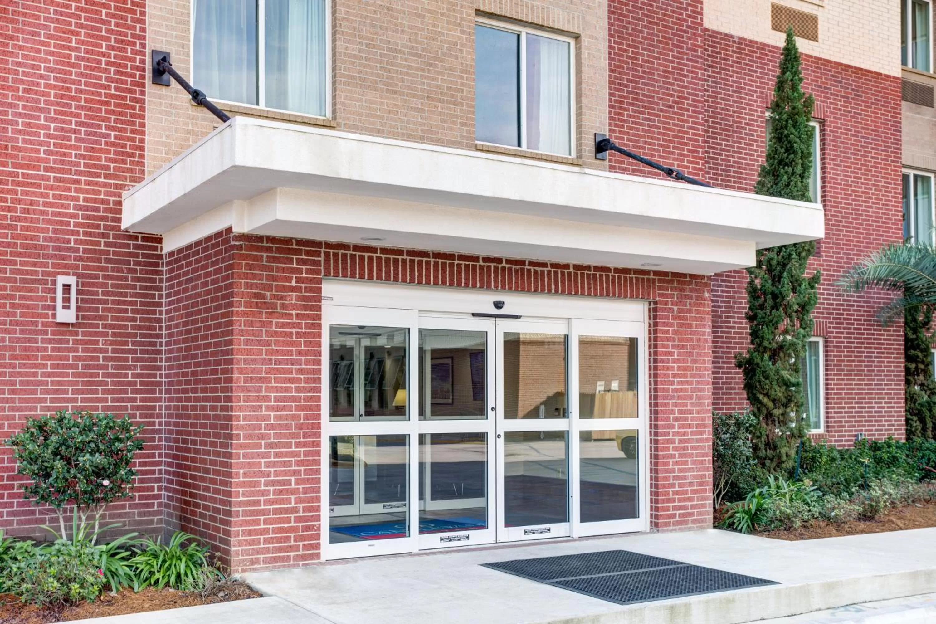 Property building in Candlewood Suites Cut Off - Galliano by IHG