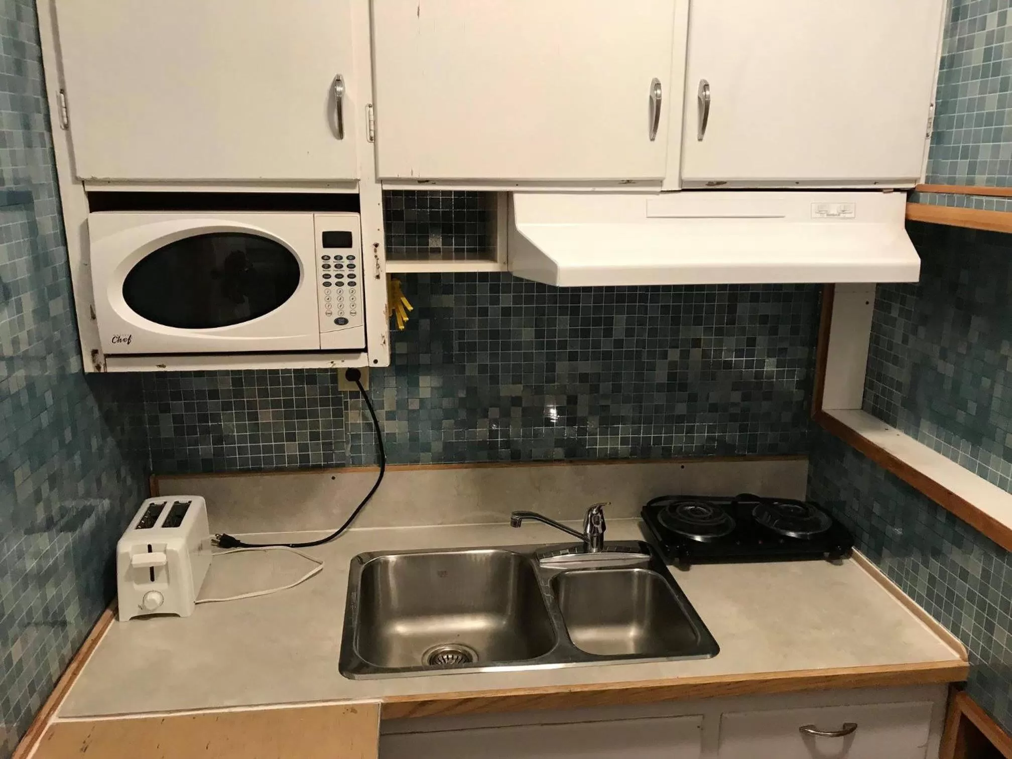 Coffee/tea facilities, Kitchen/Kitchenette in Heritage Place Hotel