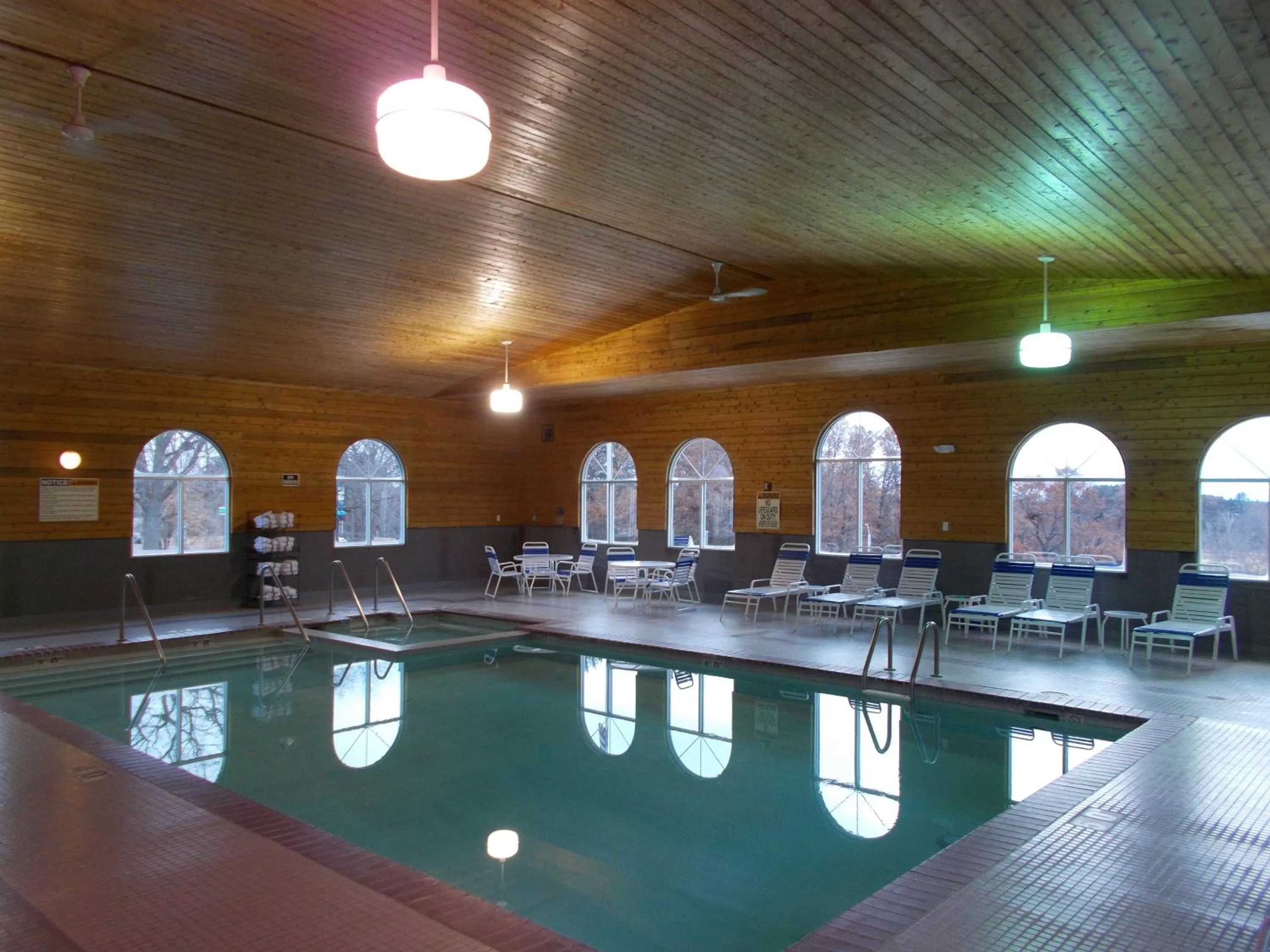 Swimming pool in Northwoods Best Inn - Chetek