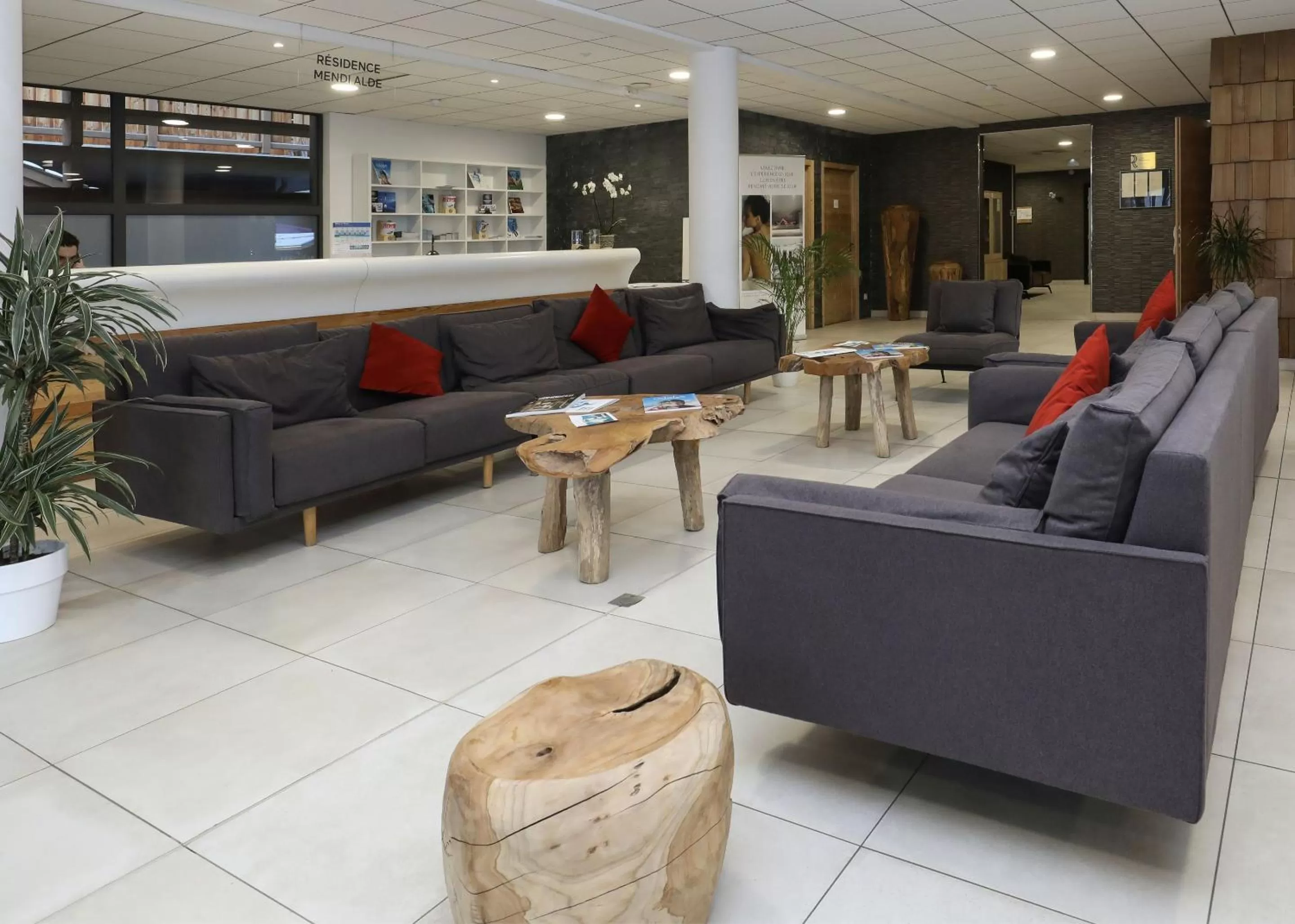 Lobby or reception in Hôtel et Spa Le Chamois by Odalys
