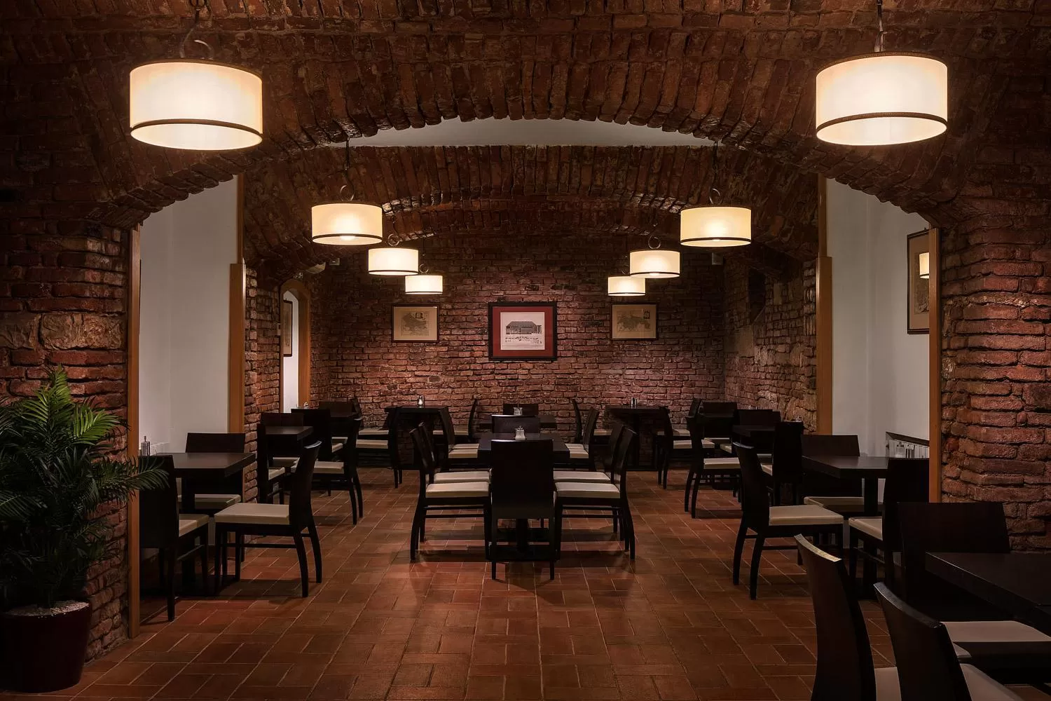 Restaurant/places to eat in Hotel Praga 1