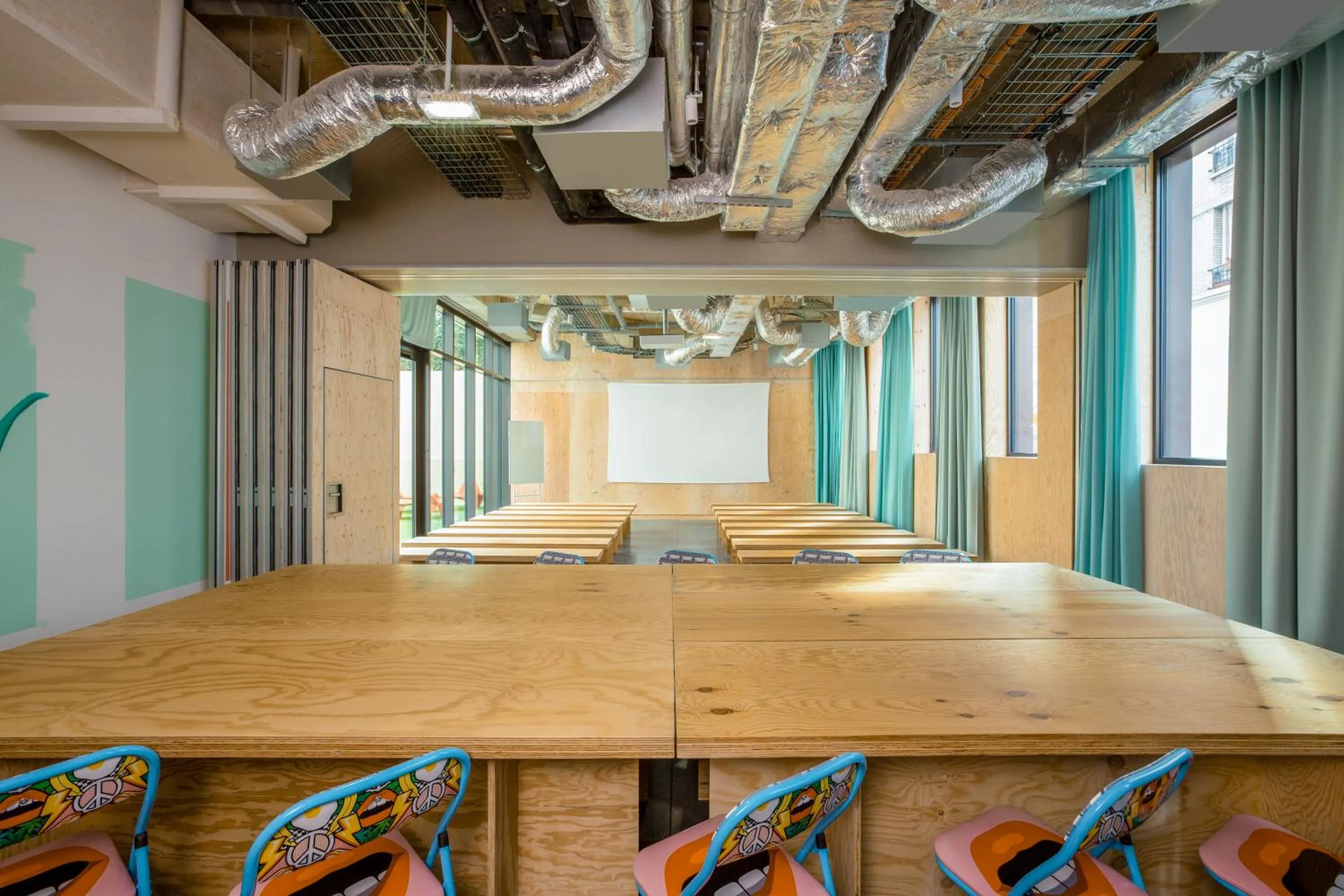 Meeting/conference room in JO&JOE Paris Gentilly - Auberge de Jeunesse