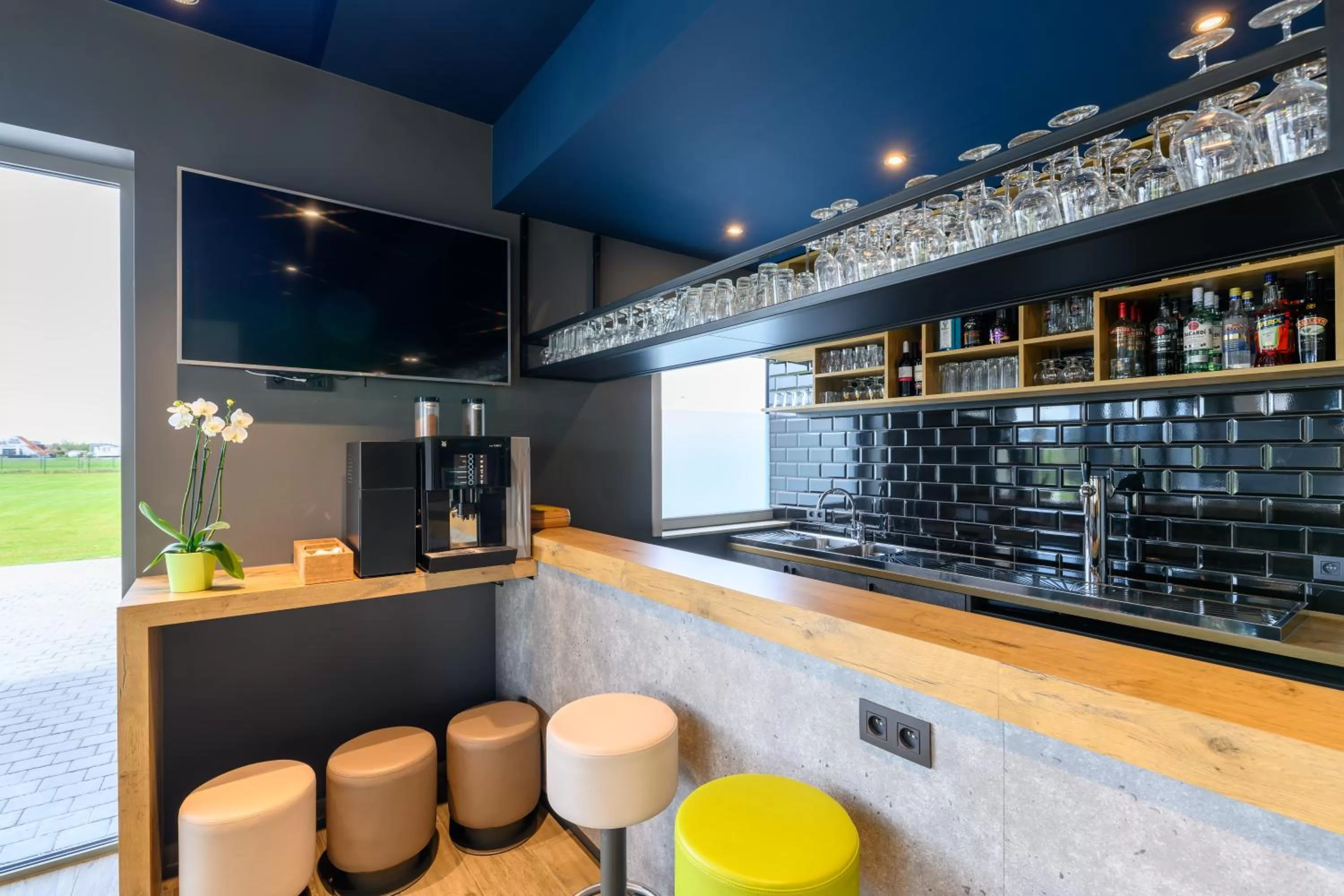 Lounge or bar in ibis budget Oostende Airport