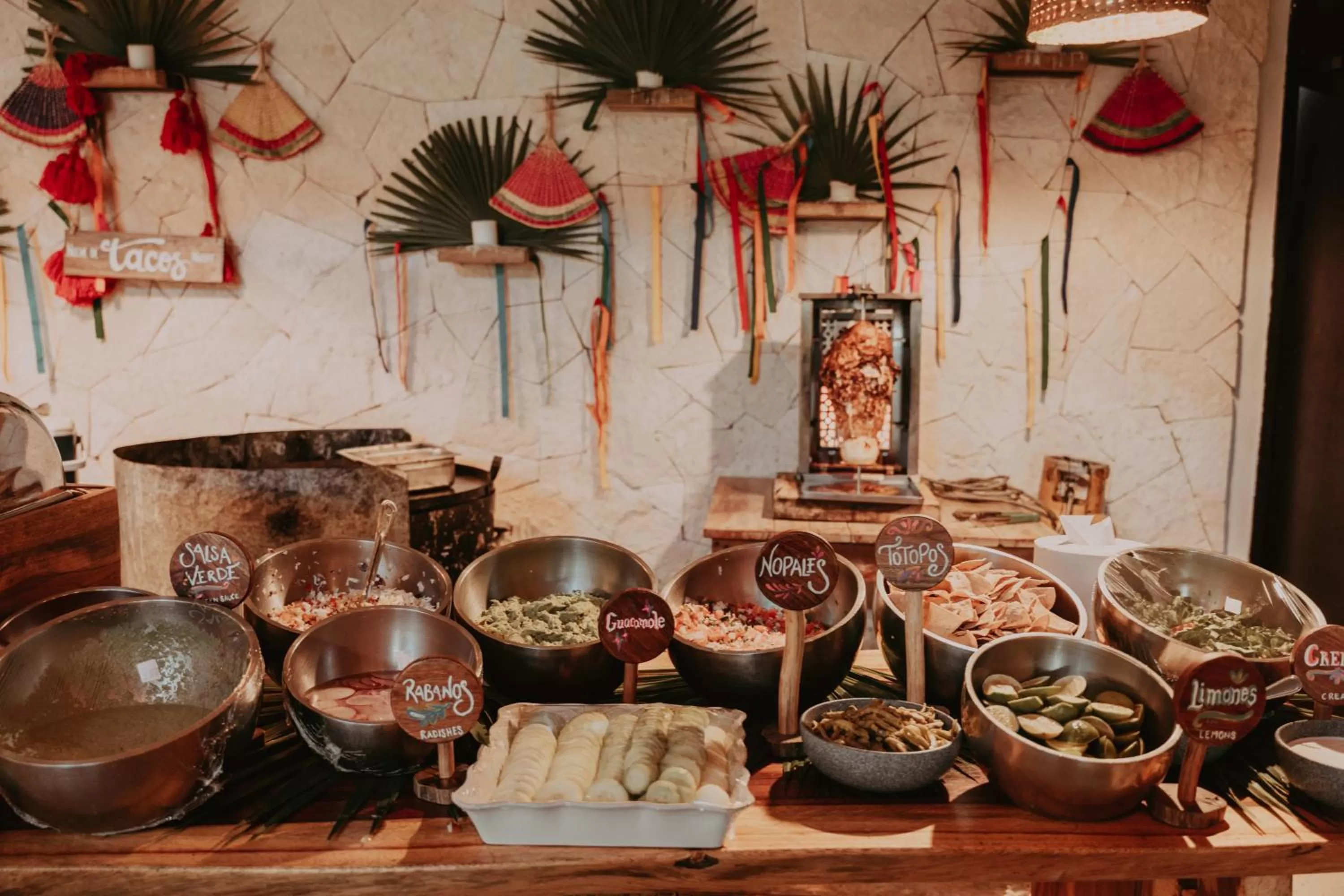 Food and drinks in Petit Lafitte Beach Front Hotel & Bungalows