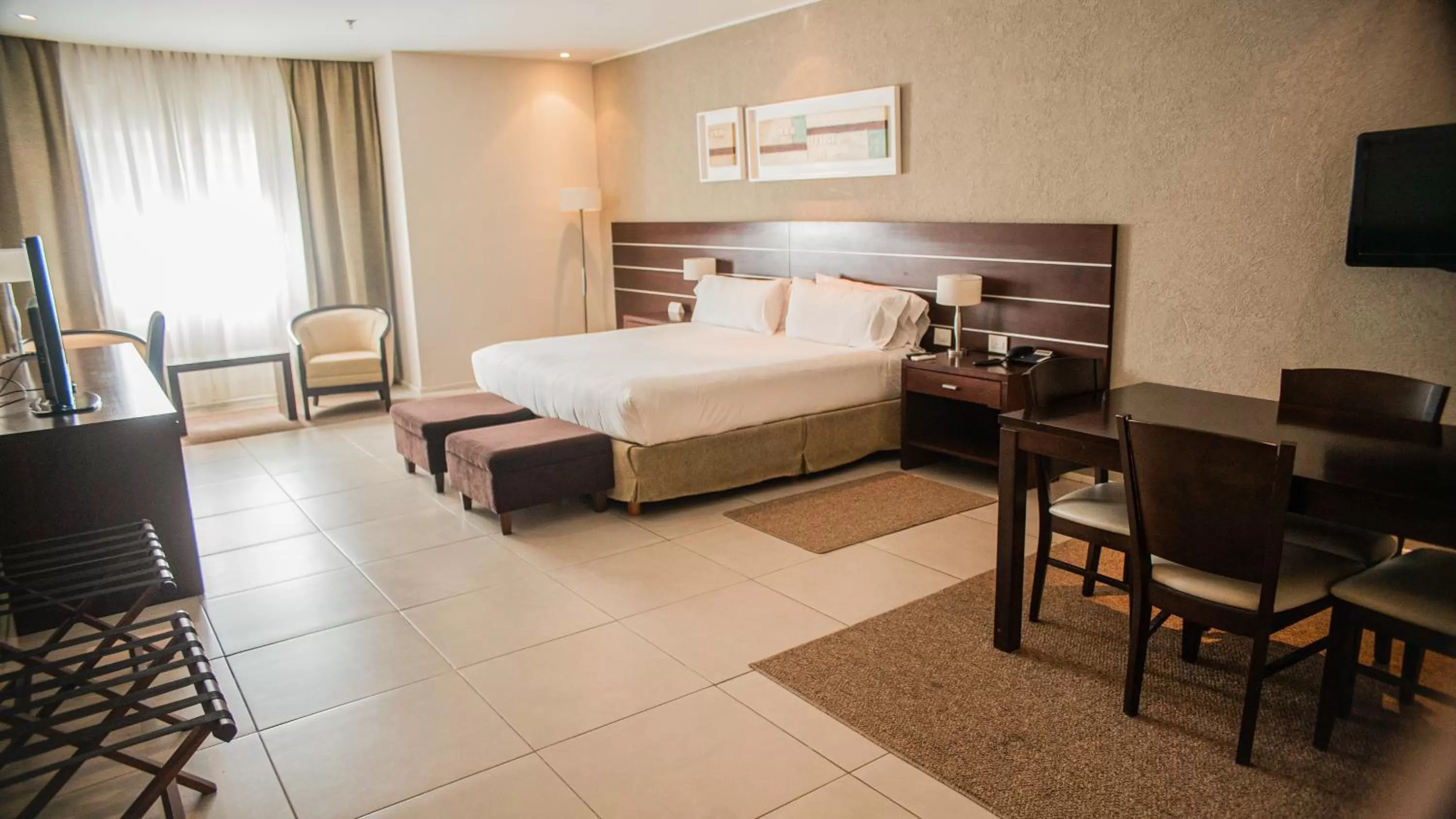 Photo of the whole room in Orfeo Suites Cordoba