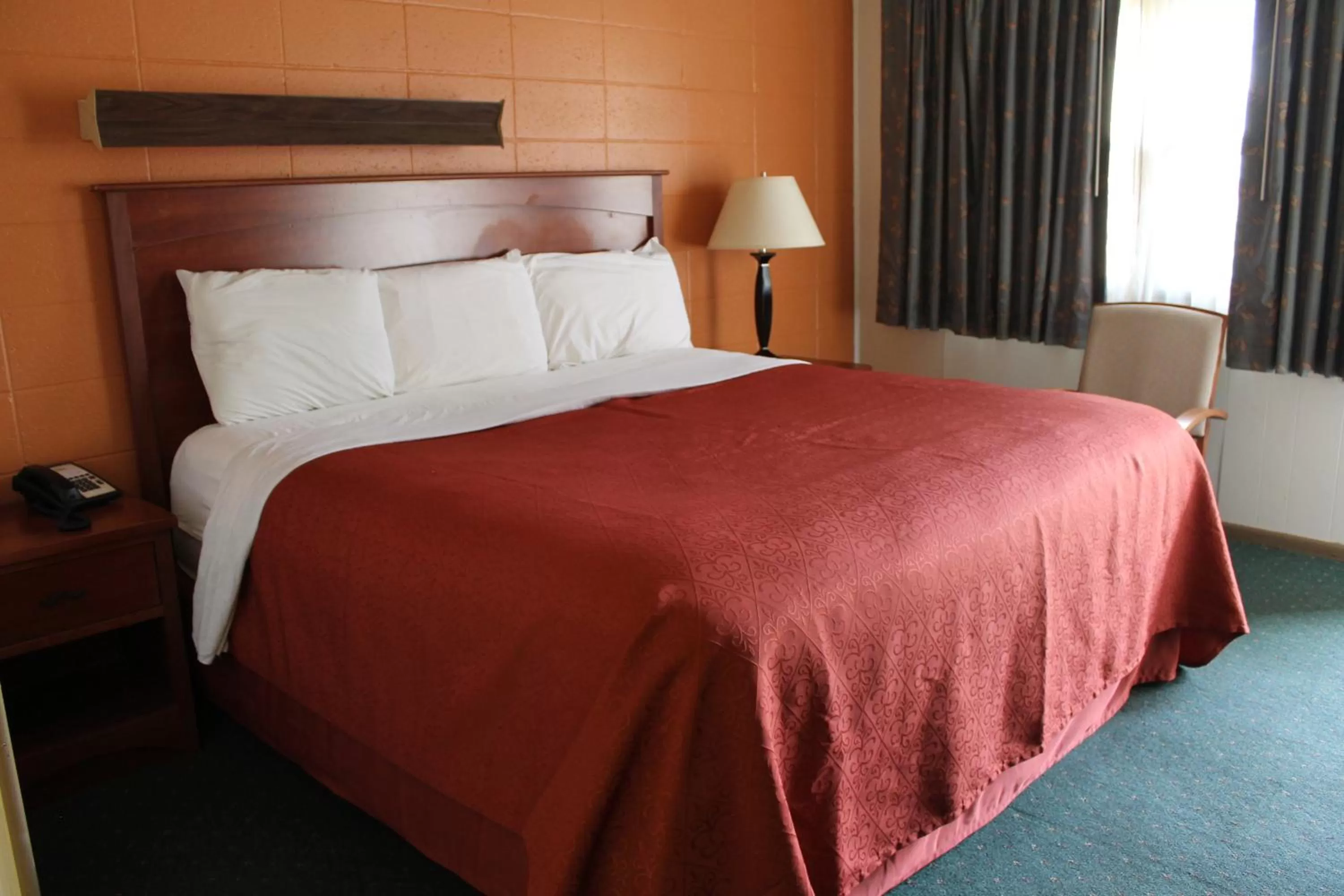 Bed in Motel Reedsburg