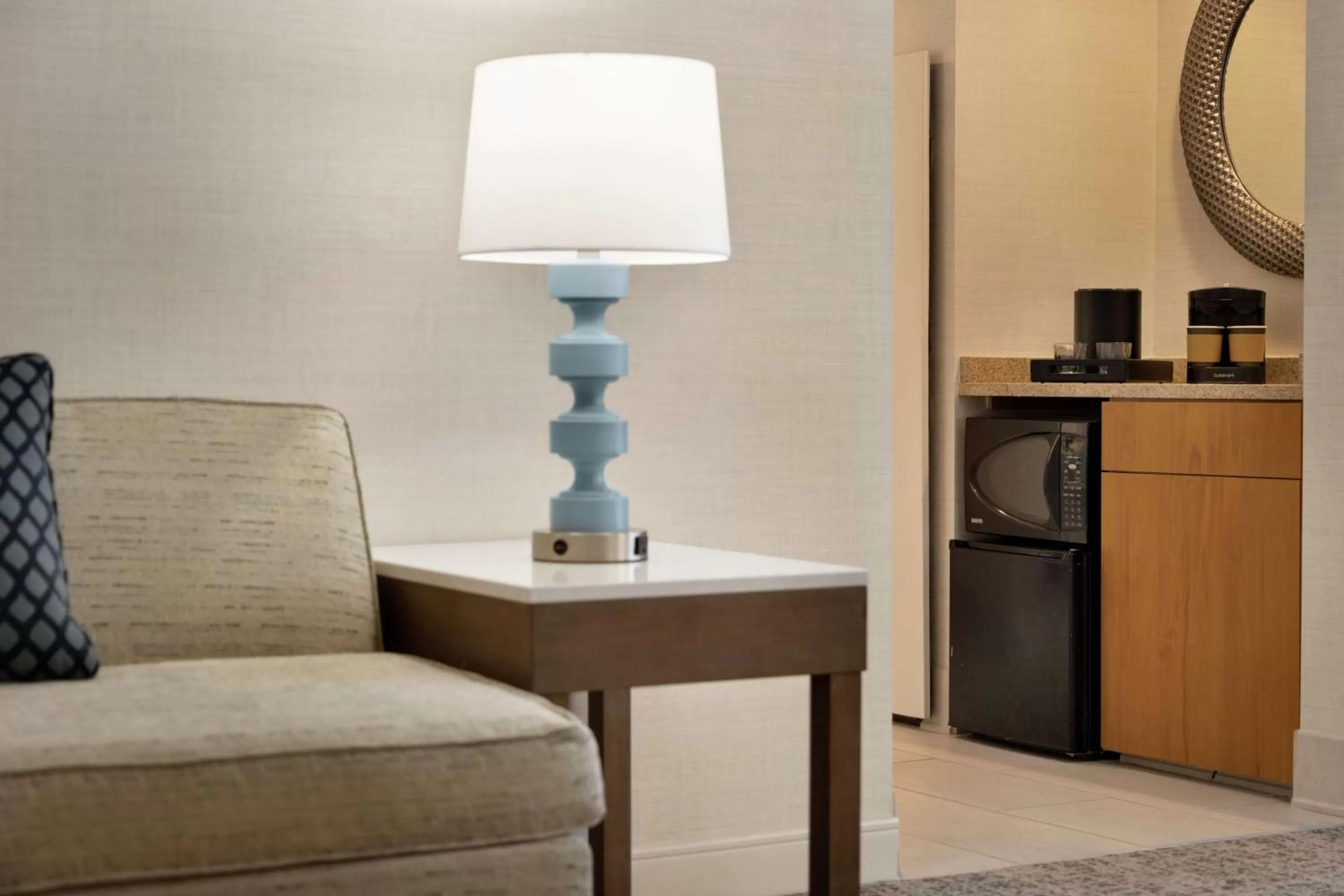 King Suite Mobility Access with Tub Non-Smoking in Embassy Suites by Hilton Philadelphia Valley Forge