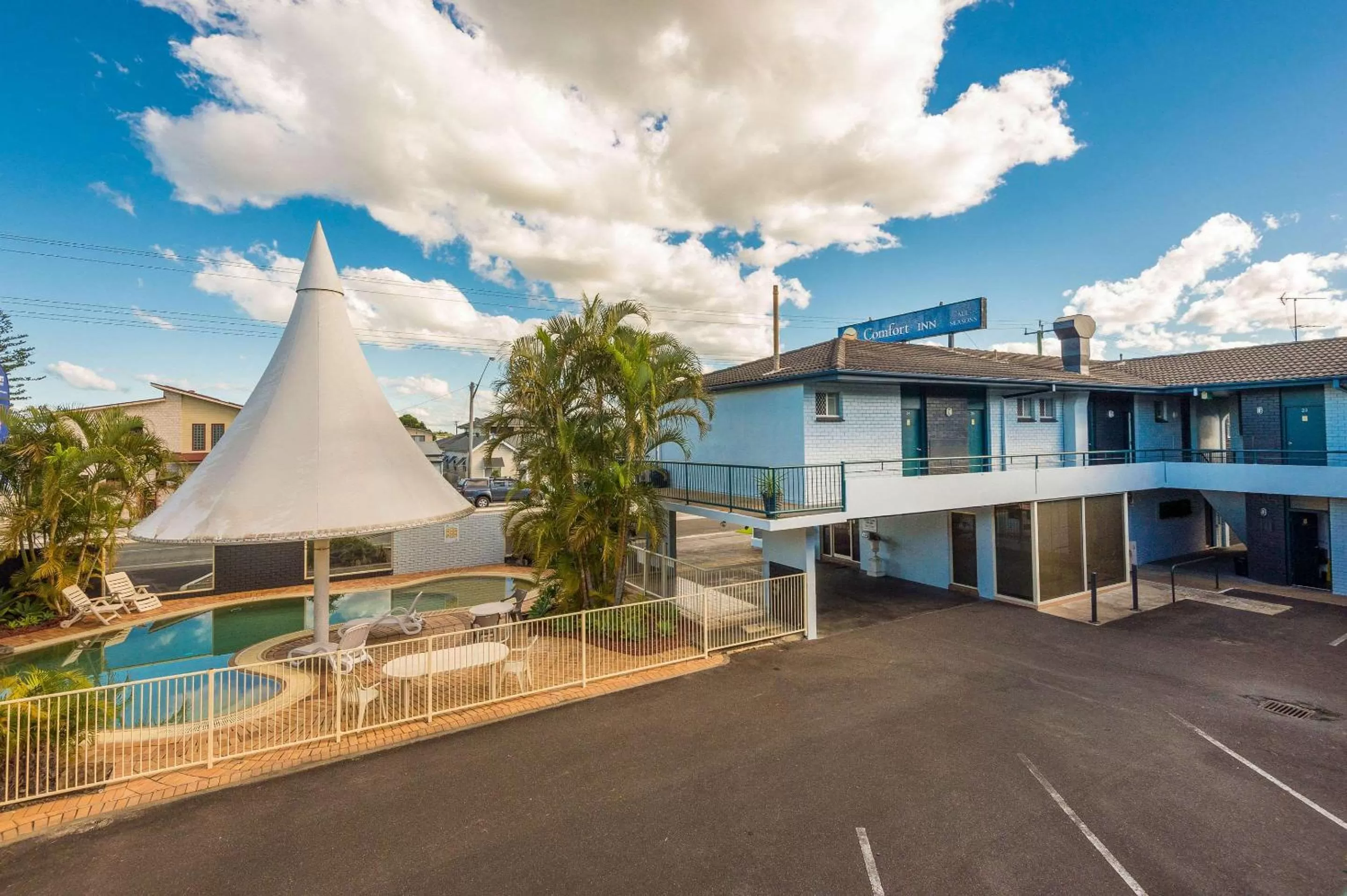 Property building in Comfort Inn All Seasons