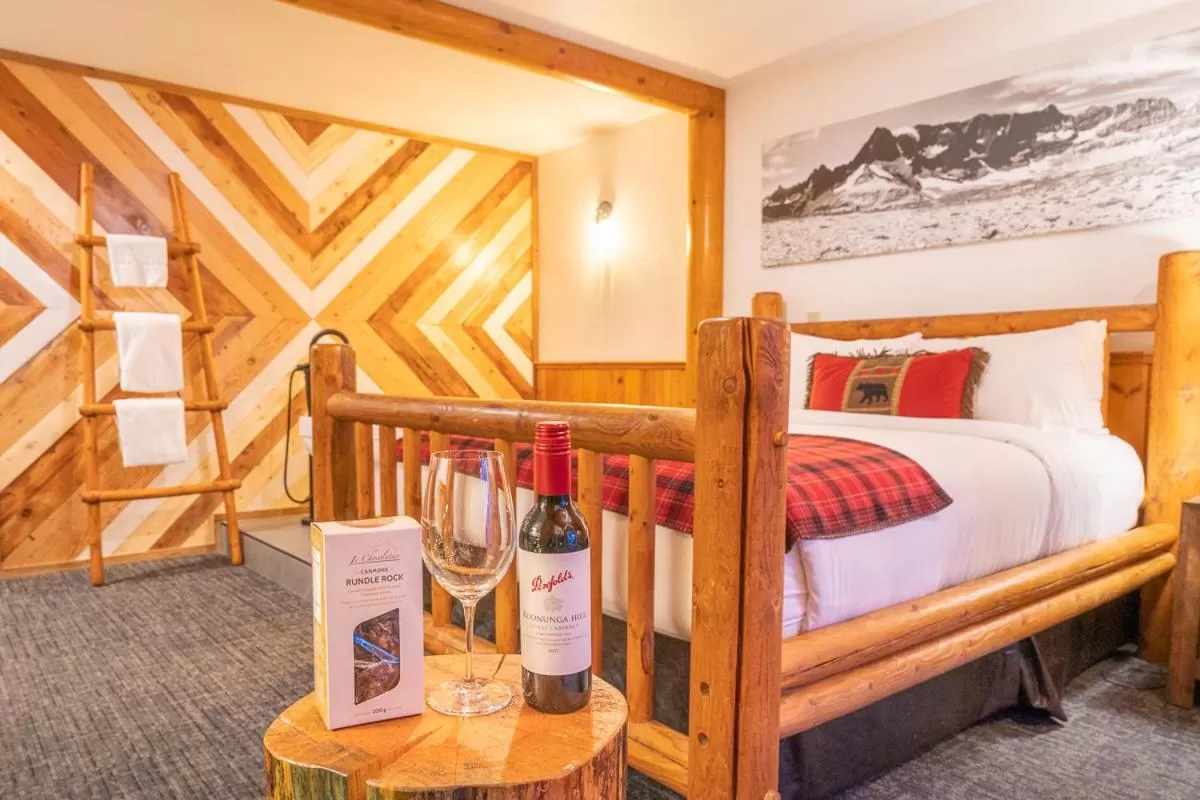 Suite with Jacuzzi in Baker Creek By Basecamp