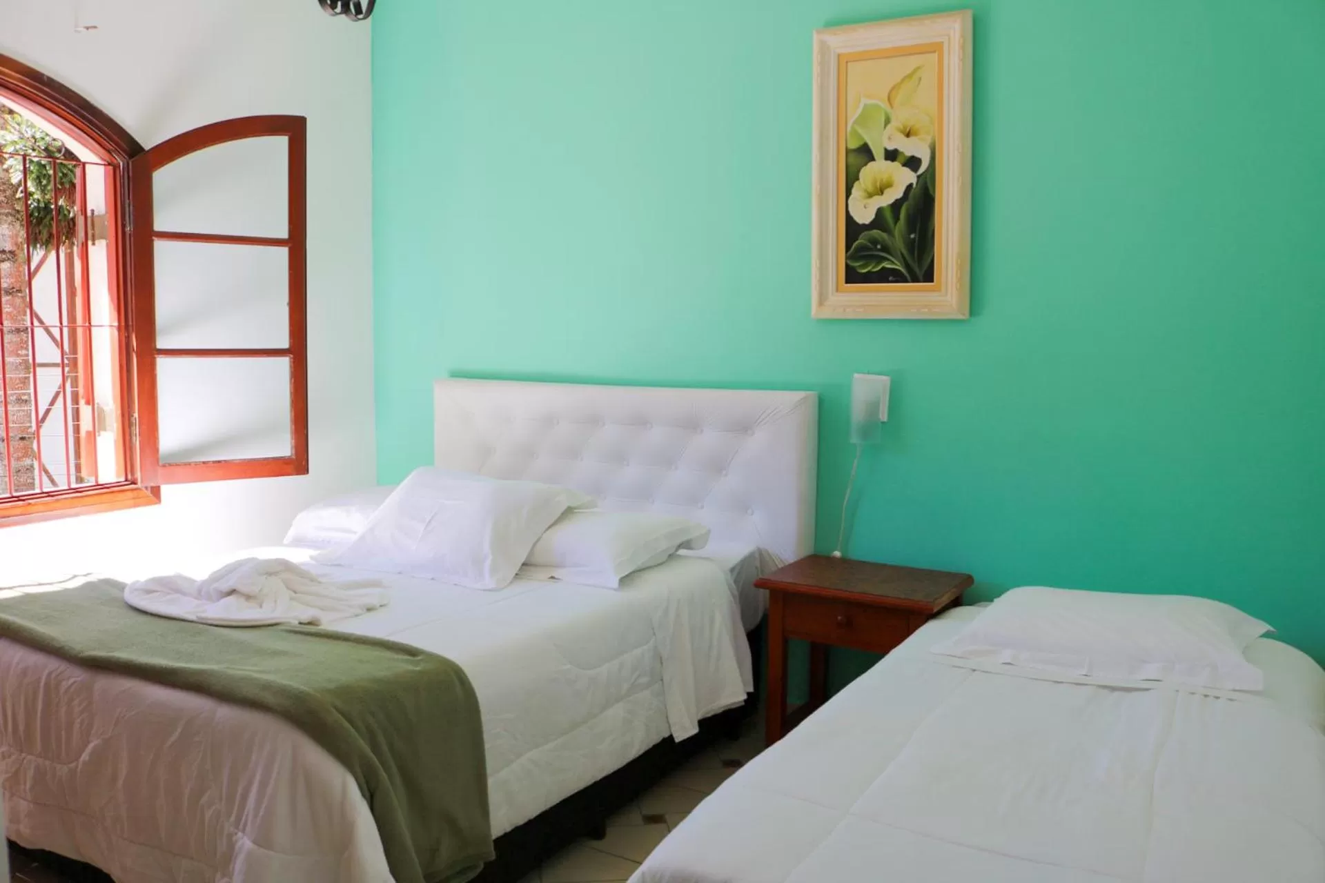 Photo of the whole room, Bed in Pousada da Lua