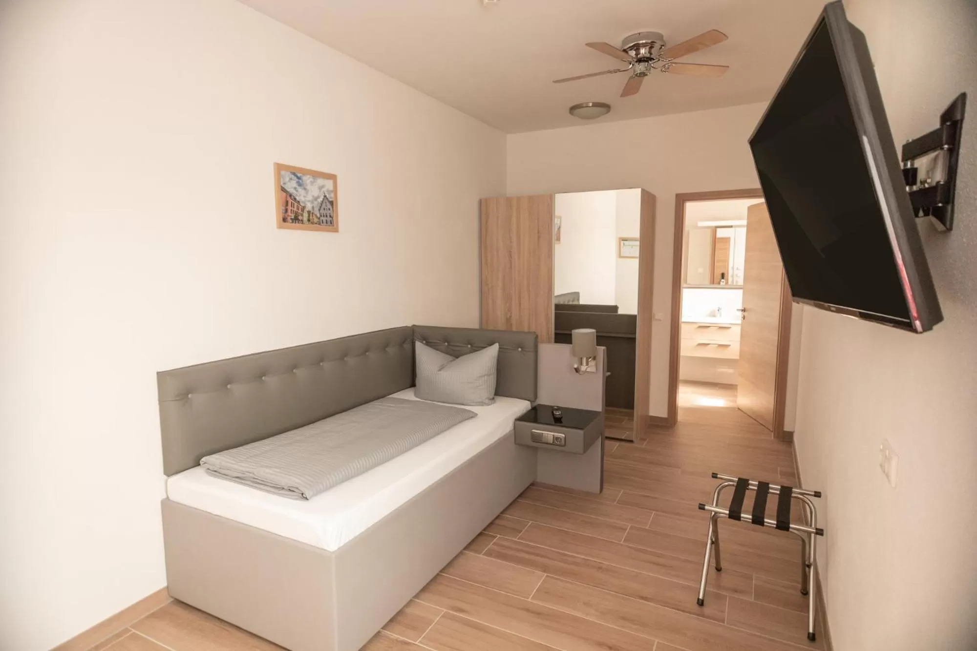 Bedroom in Stadthotel Donauwörth