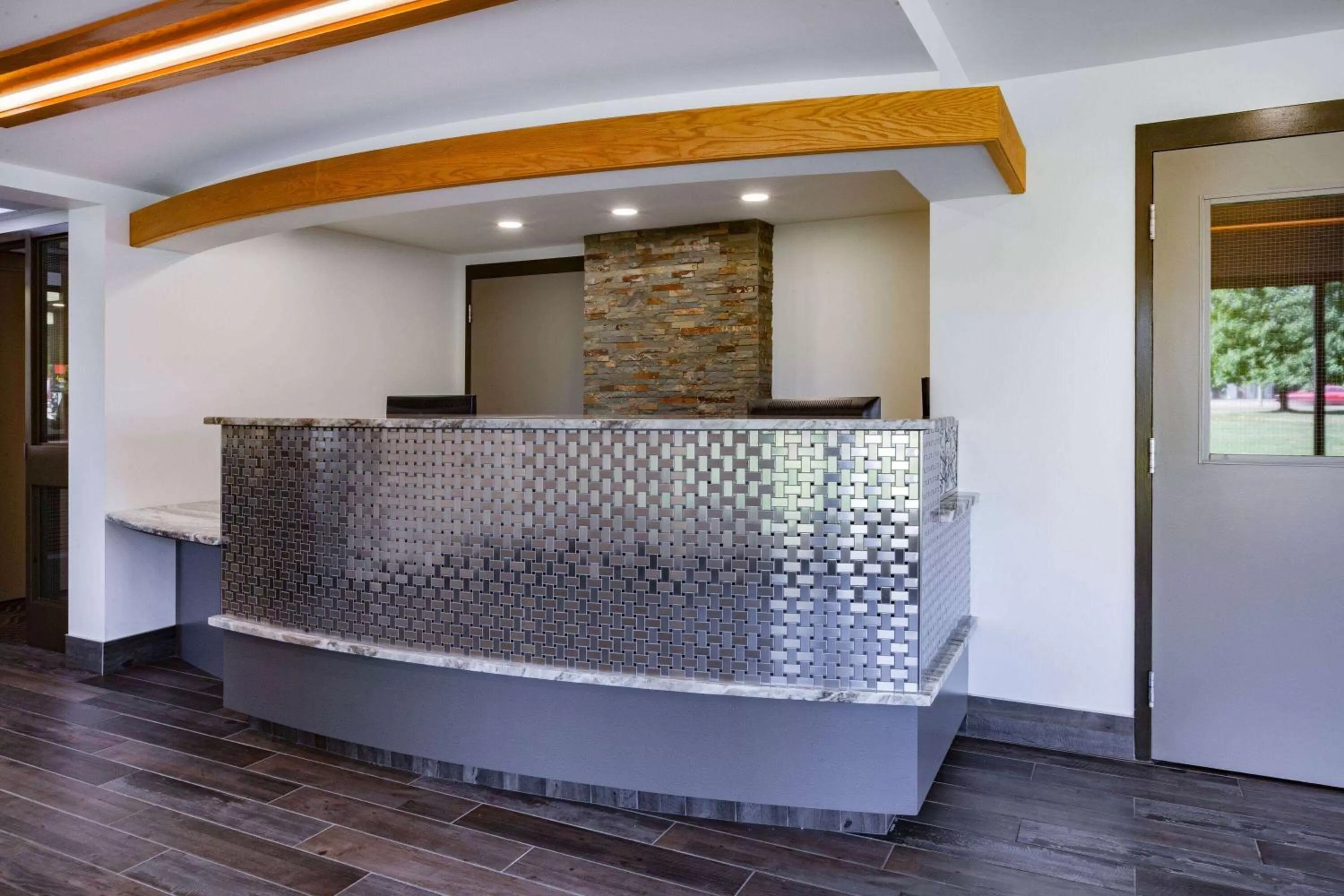 Lobby or reception in Super 8 by Wyndham Ambassador Bridge Windsor ON