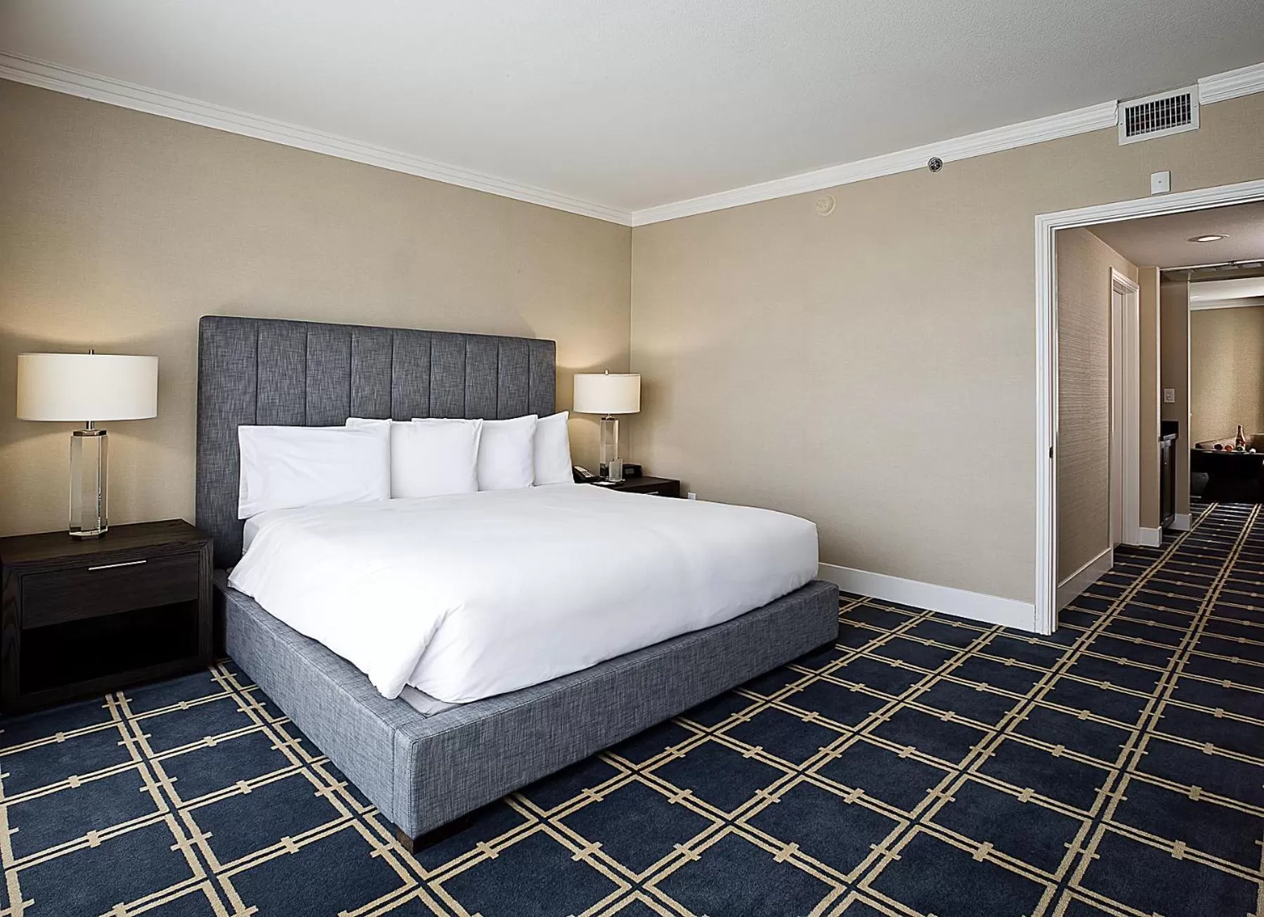 Photo of the whole room, Bed in Grand Hotel