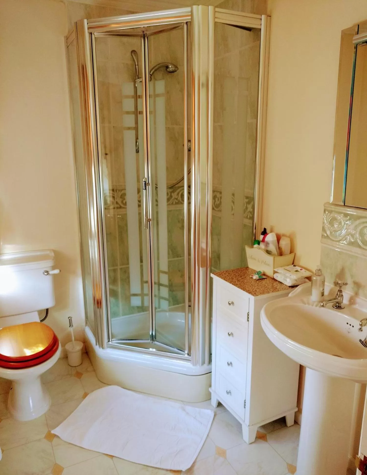 Bathroom in Grove House Bed & Breakfast