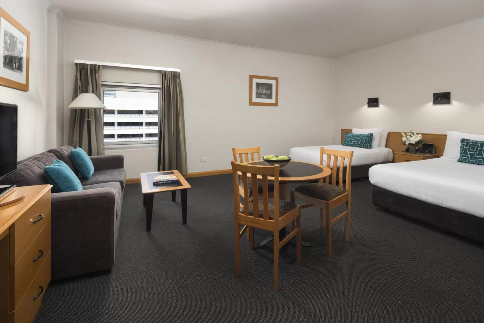 Communal lounge/ TV room, Bed in Rydges Darwin Central