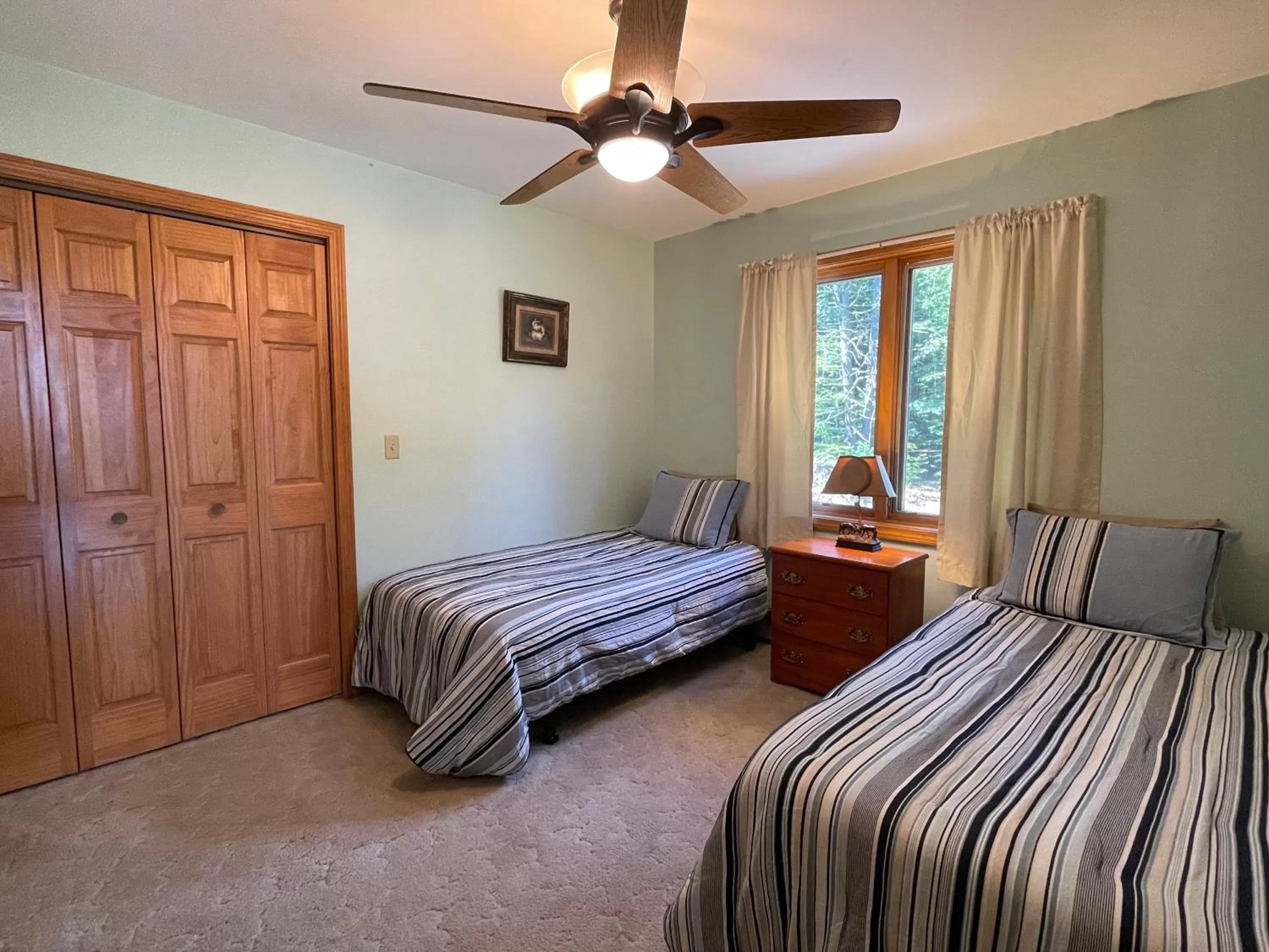 Bedroom, Bed in Hill View Motel and Cottages