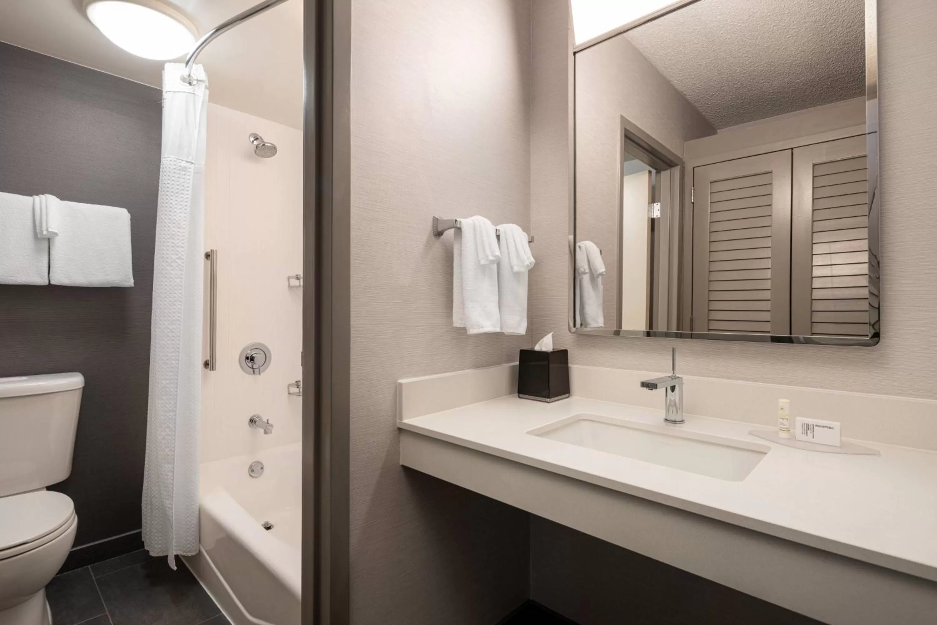 Bathroom in Courtyard Seattle Southcenter