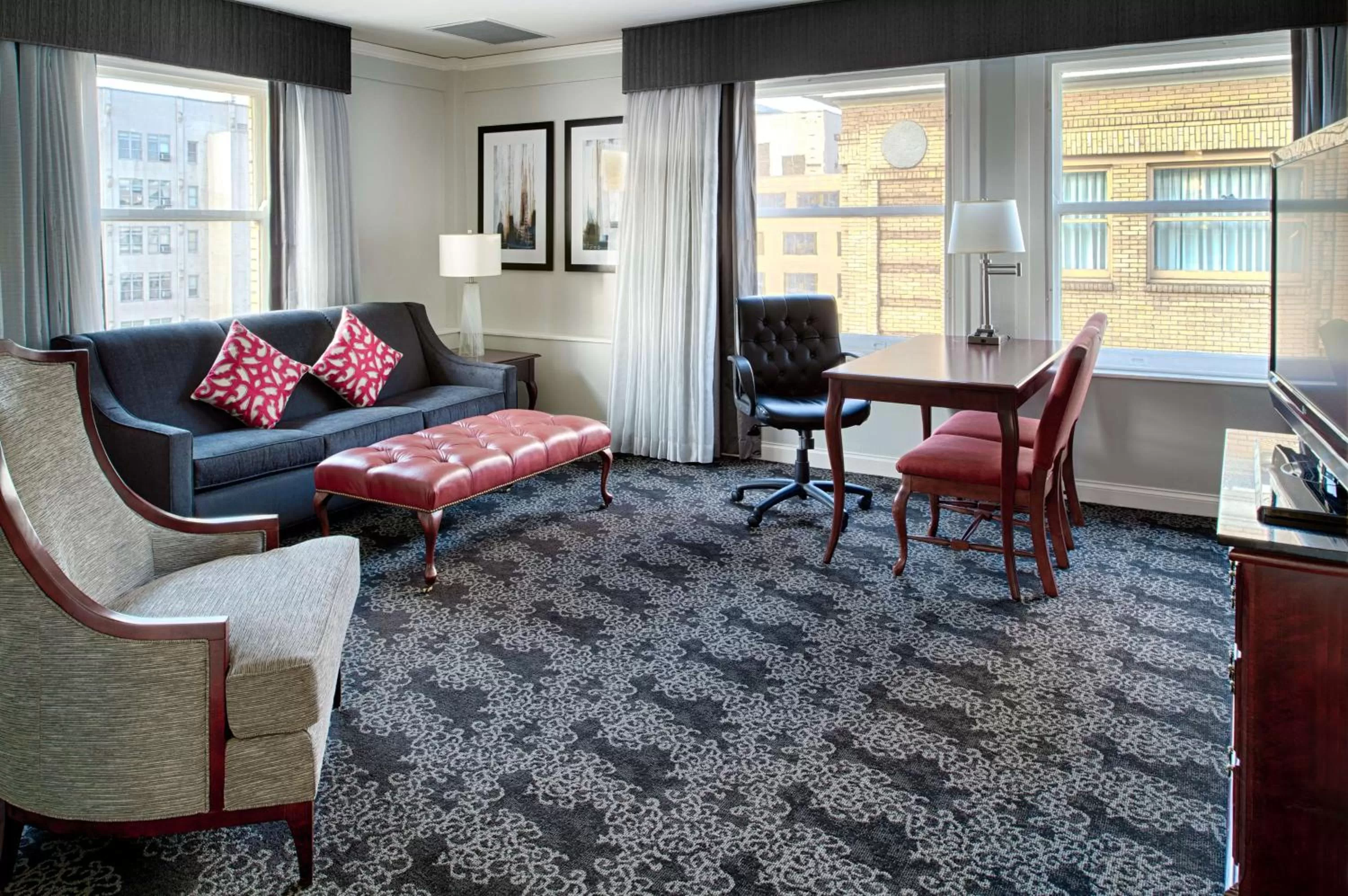 Living room in Embassy Suites by Hilton Portland Downtown