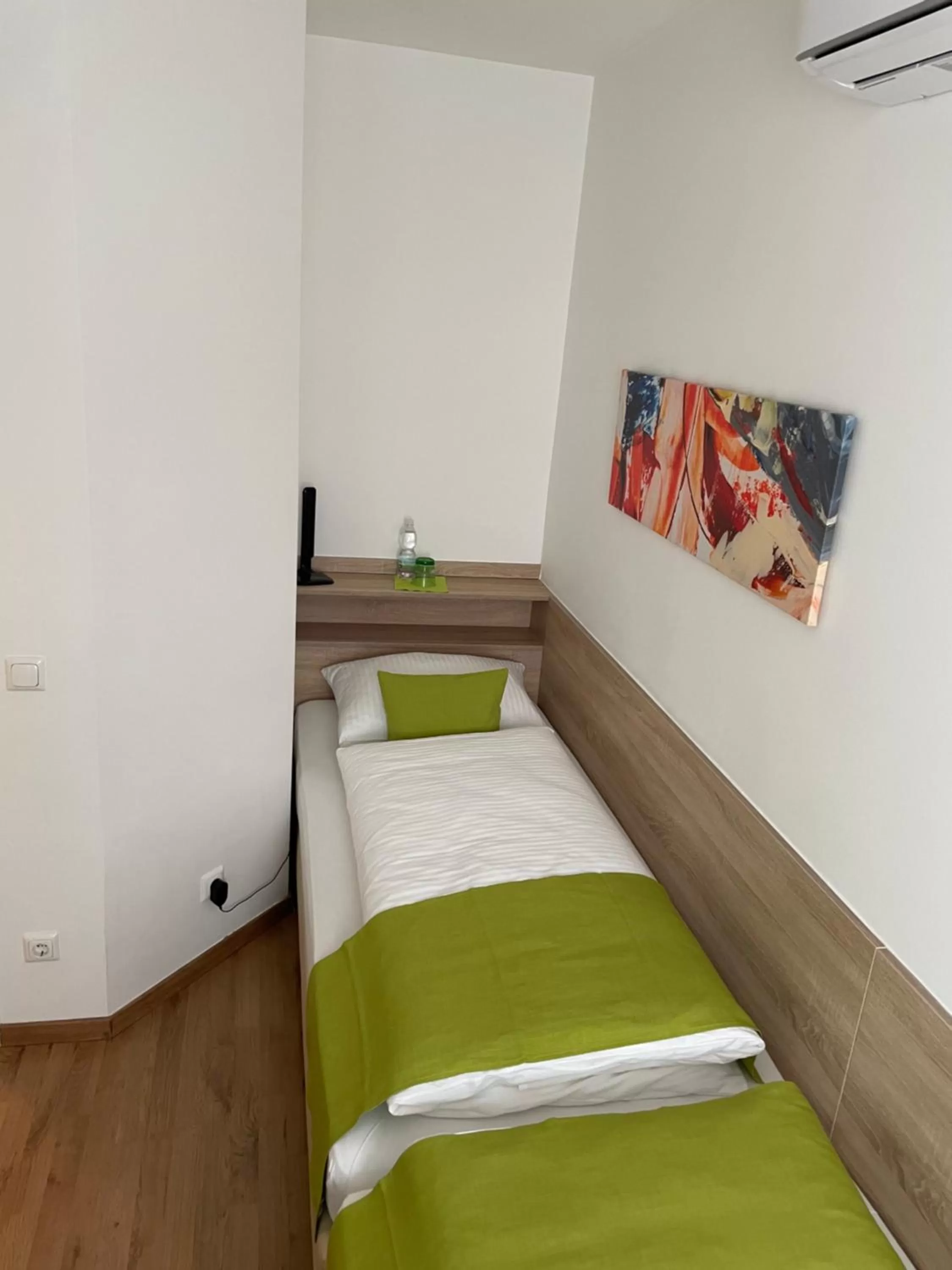 Small Twin Room in Hotel Garni Ilys Inn
