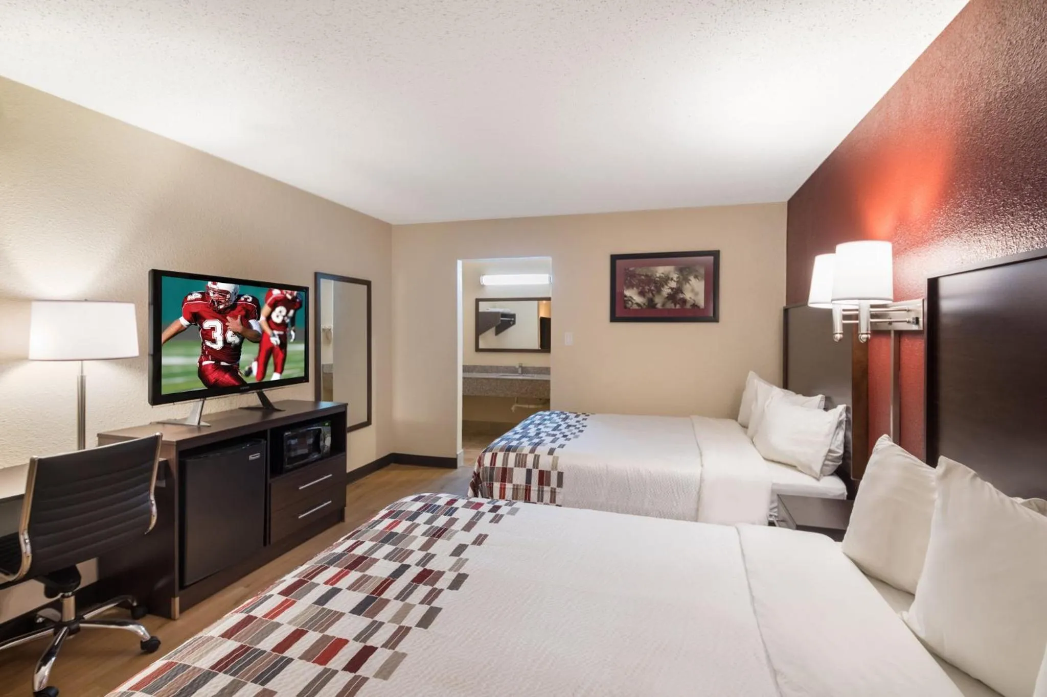 Photo of the whole room, Bed in Red Roof Inn Temple