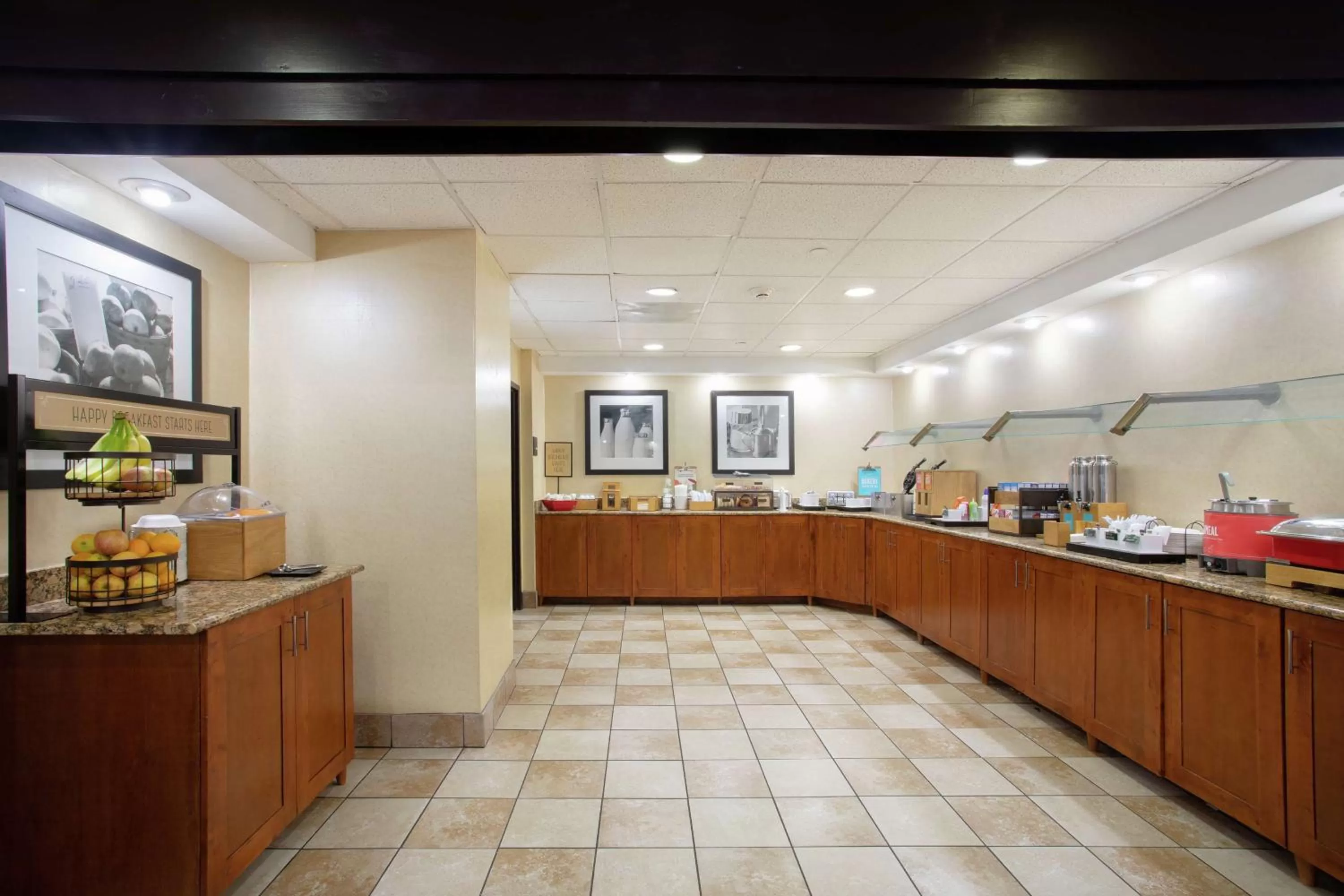 Breakfast in Hampton Inn & Suites Kansas City-Merriam