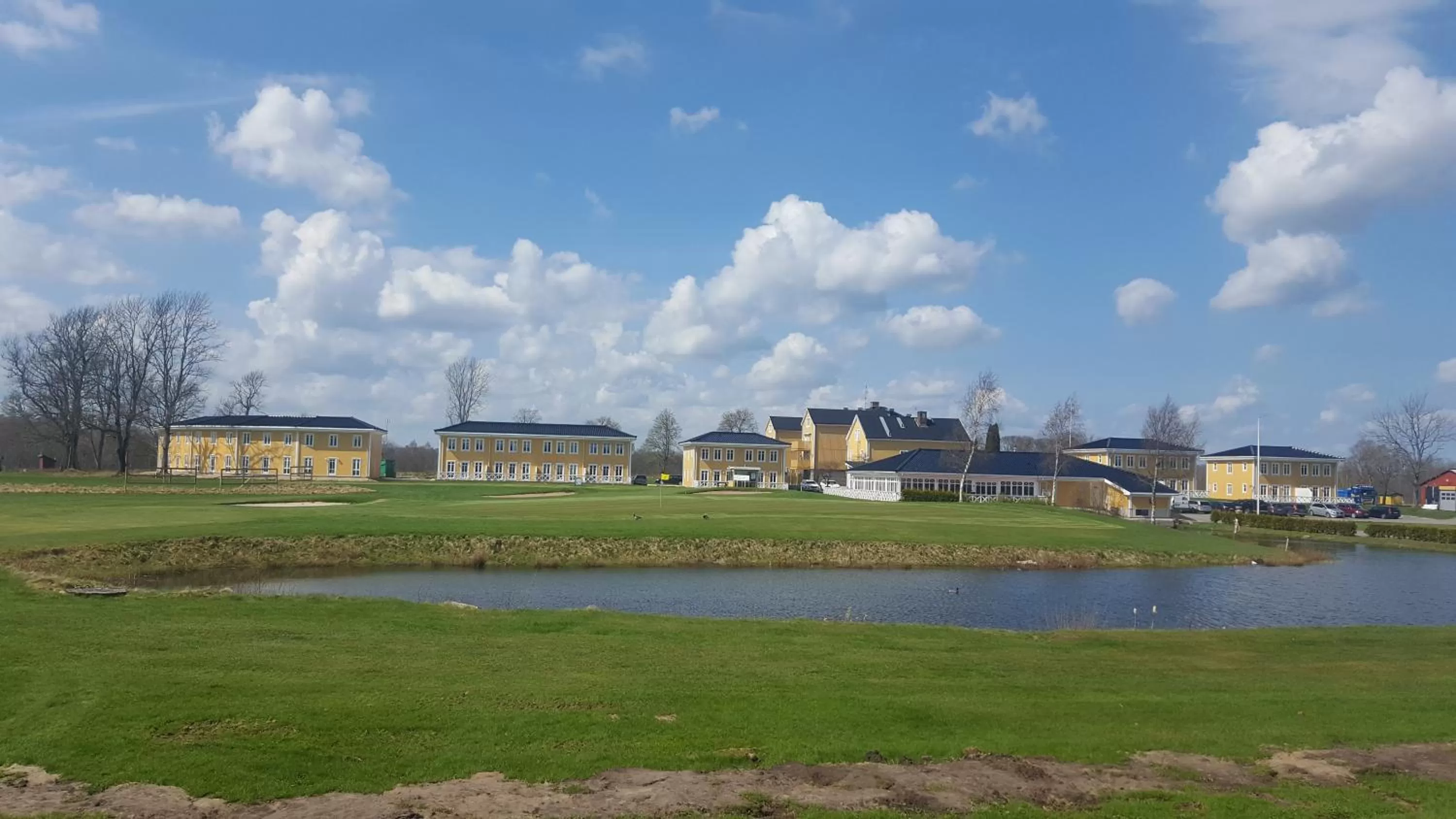 Property building in Melleruds Golfklubb Bed & Breakfast