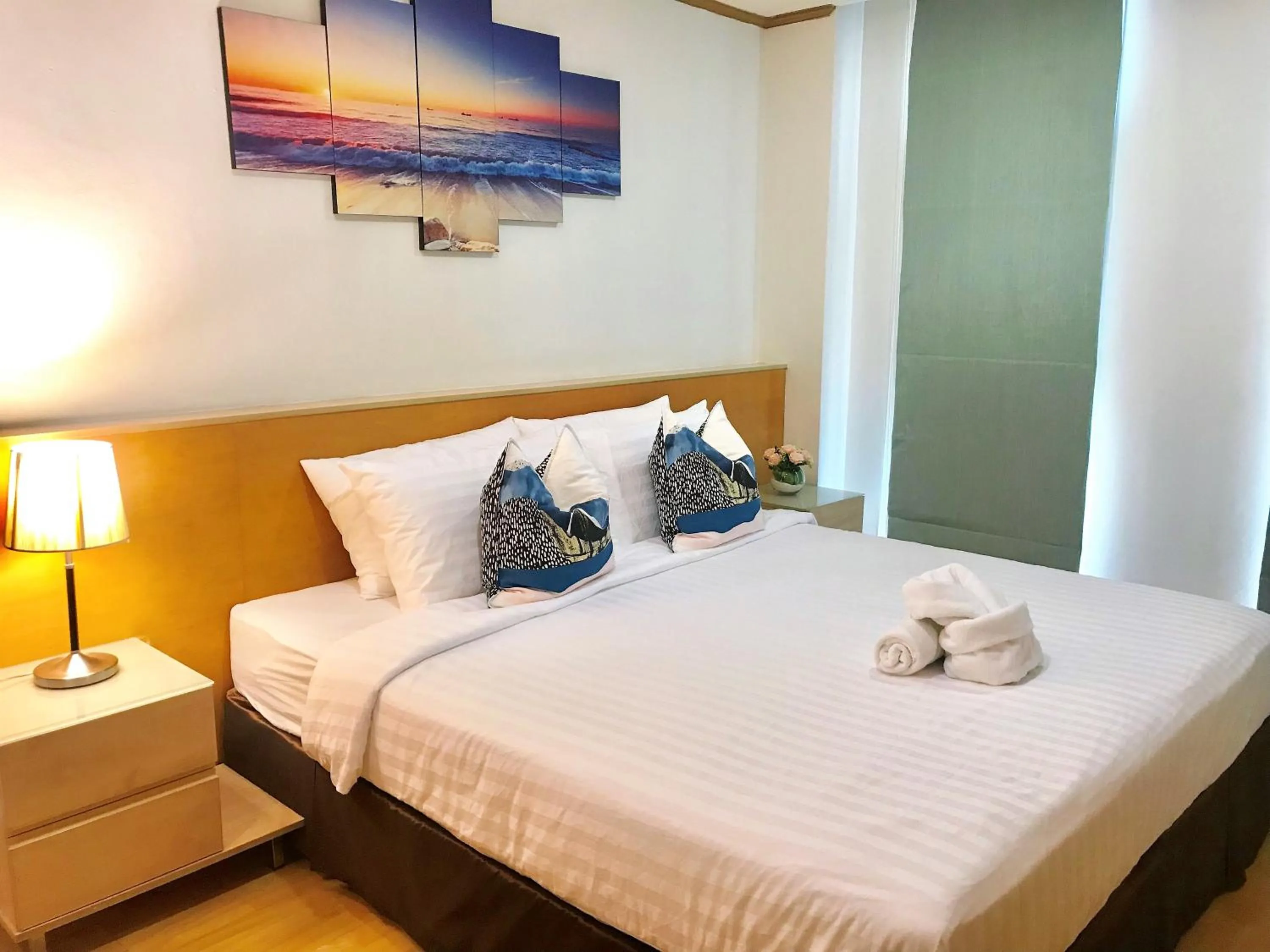 Bedroom, Bed in Twin Peaks Sukhumvit Suites