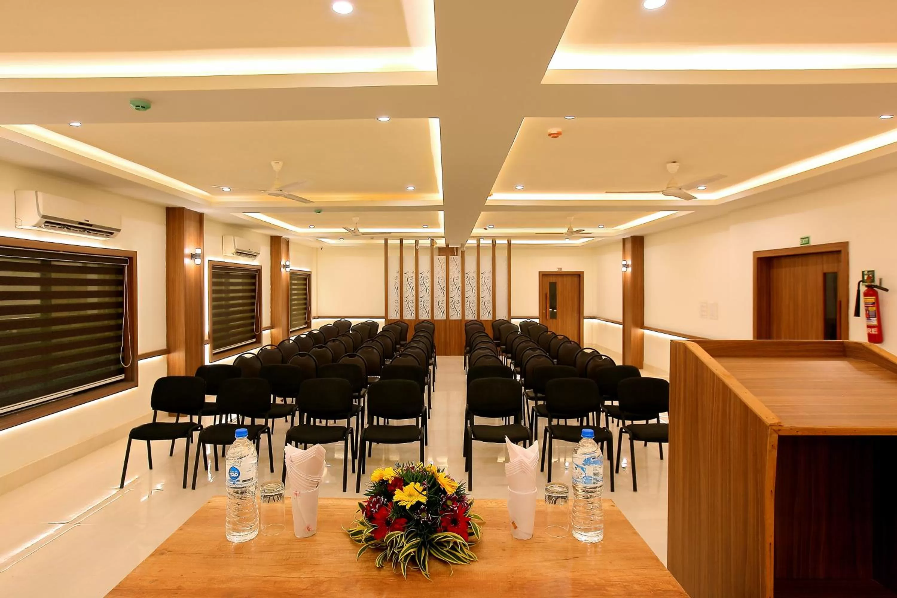 Business facilities, Restaurant/Places to Eat in Hotel Heyday