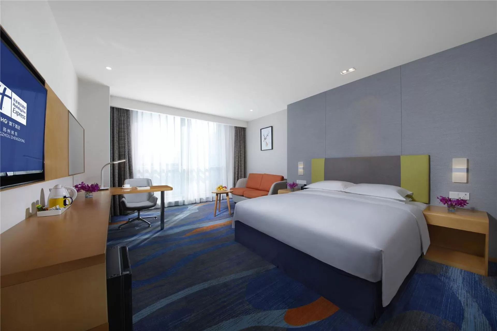 Photo of the whole room, Bed in Holiday Inn Express Zhengzhou Zhengdong by IHG
