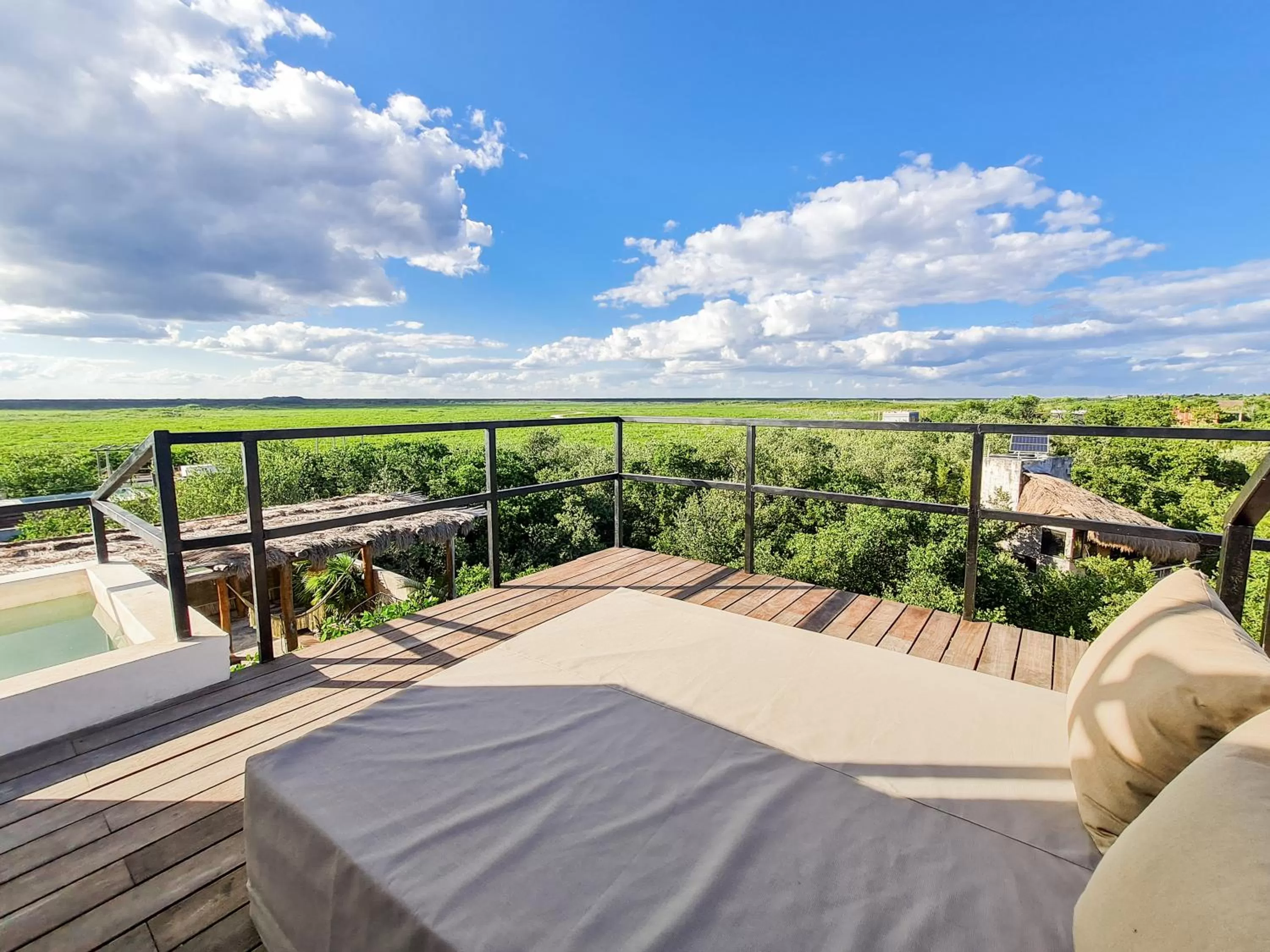 Communal lounge/ TV room in Suites Tulum