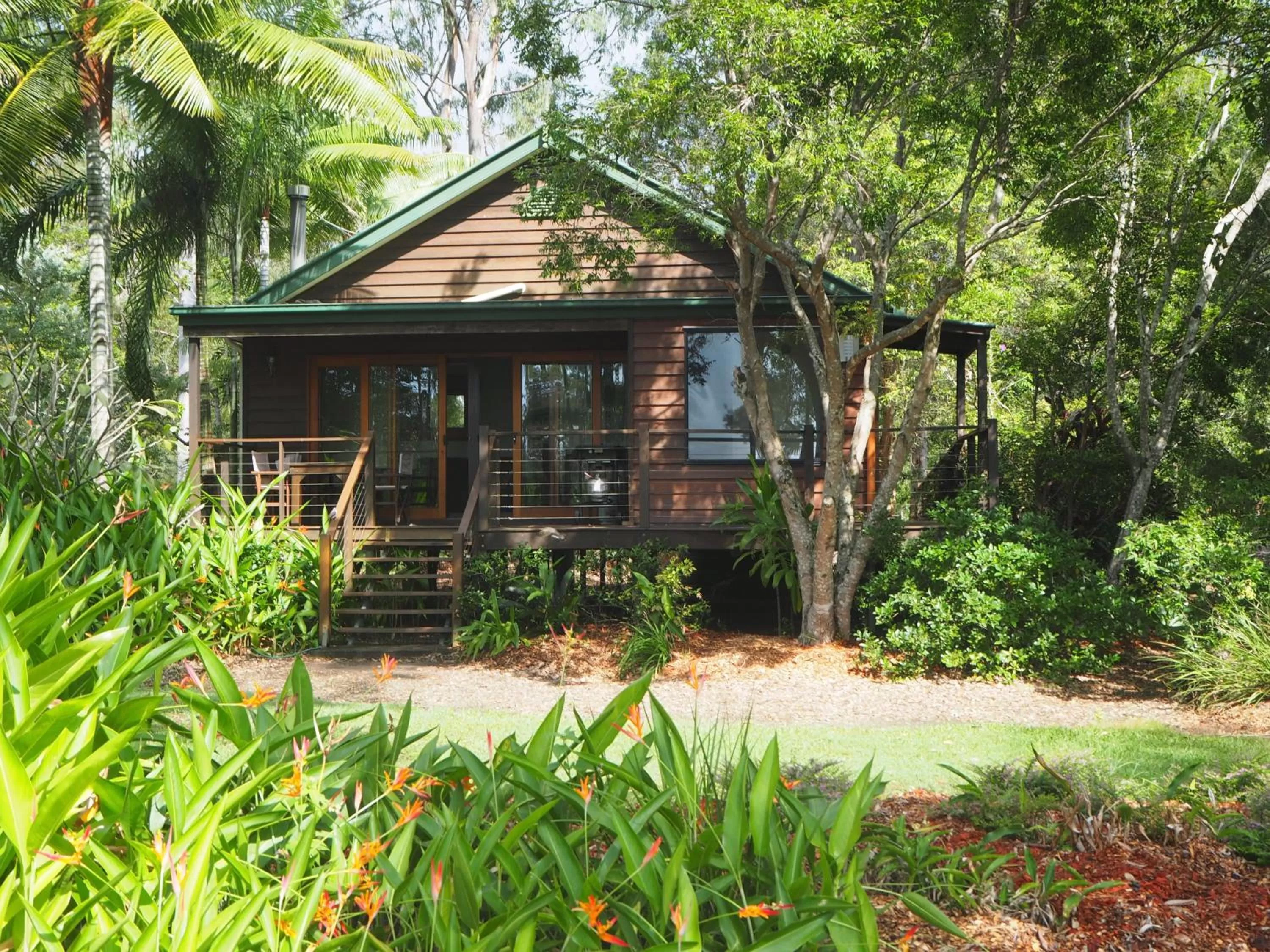 Garden in Lake Weyba Cottages Noosa