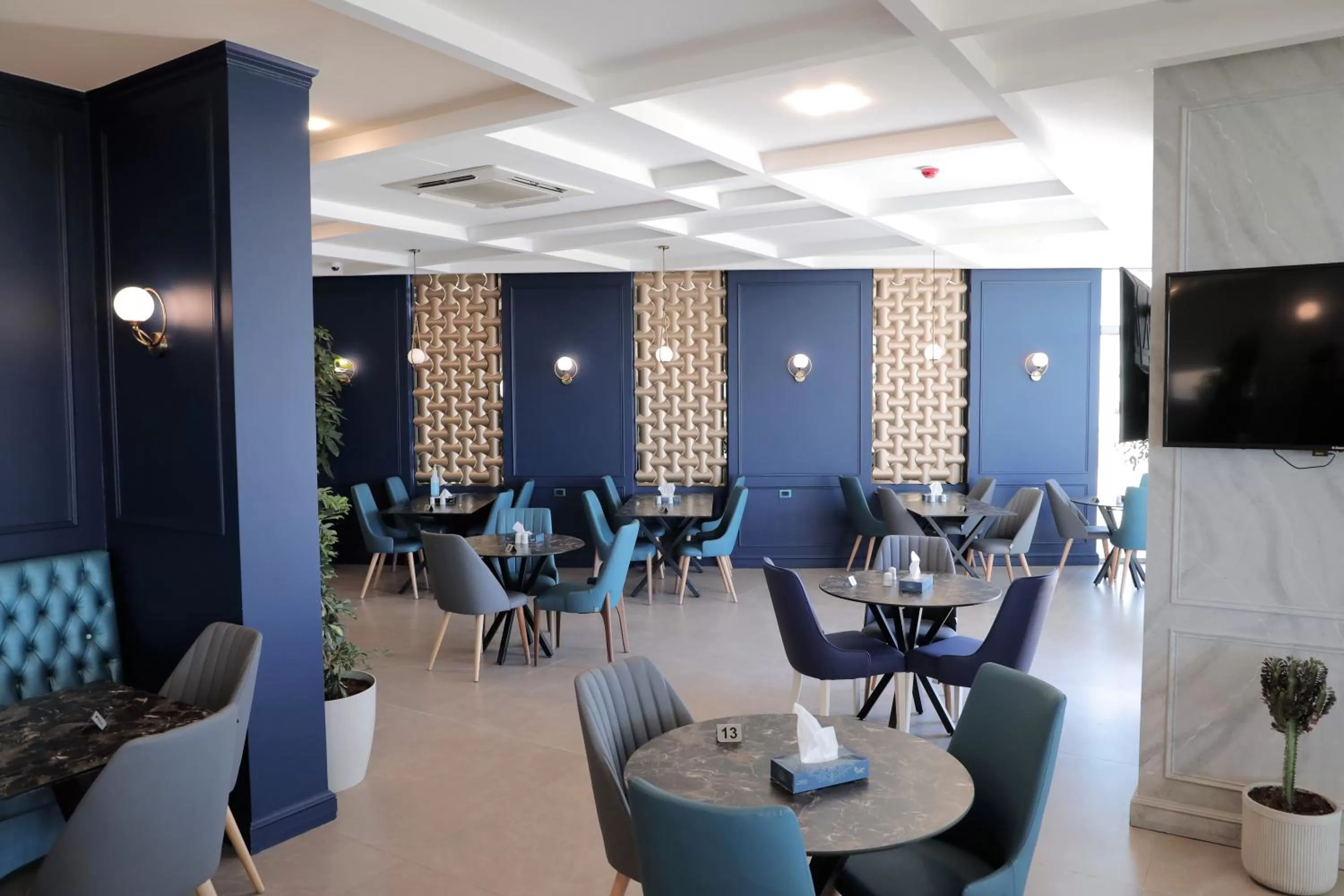 Restaurant/places to eat in Nishan Hotel