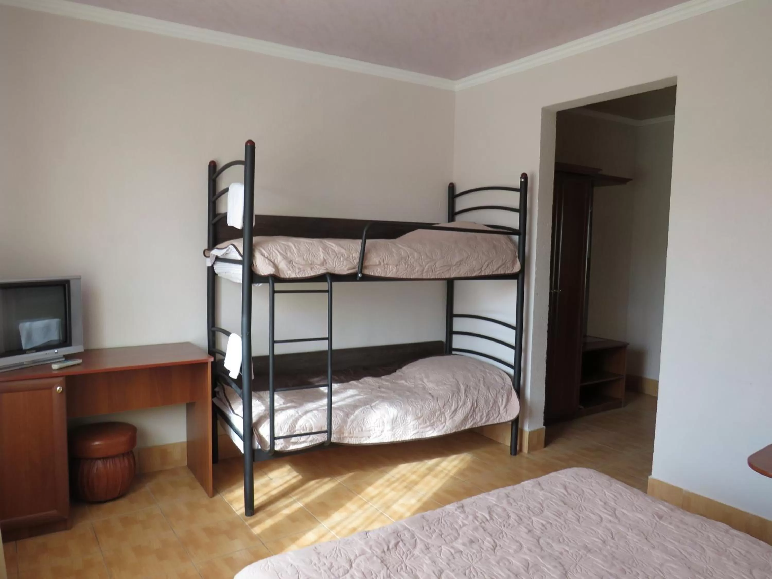 Bunk Bed in Monte-Kristo Hotel