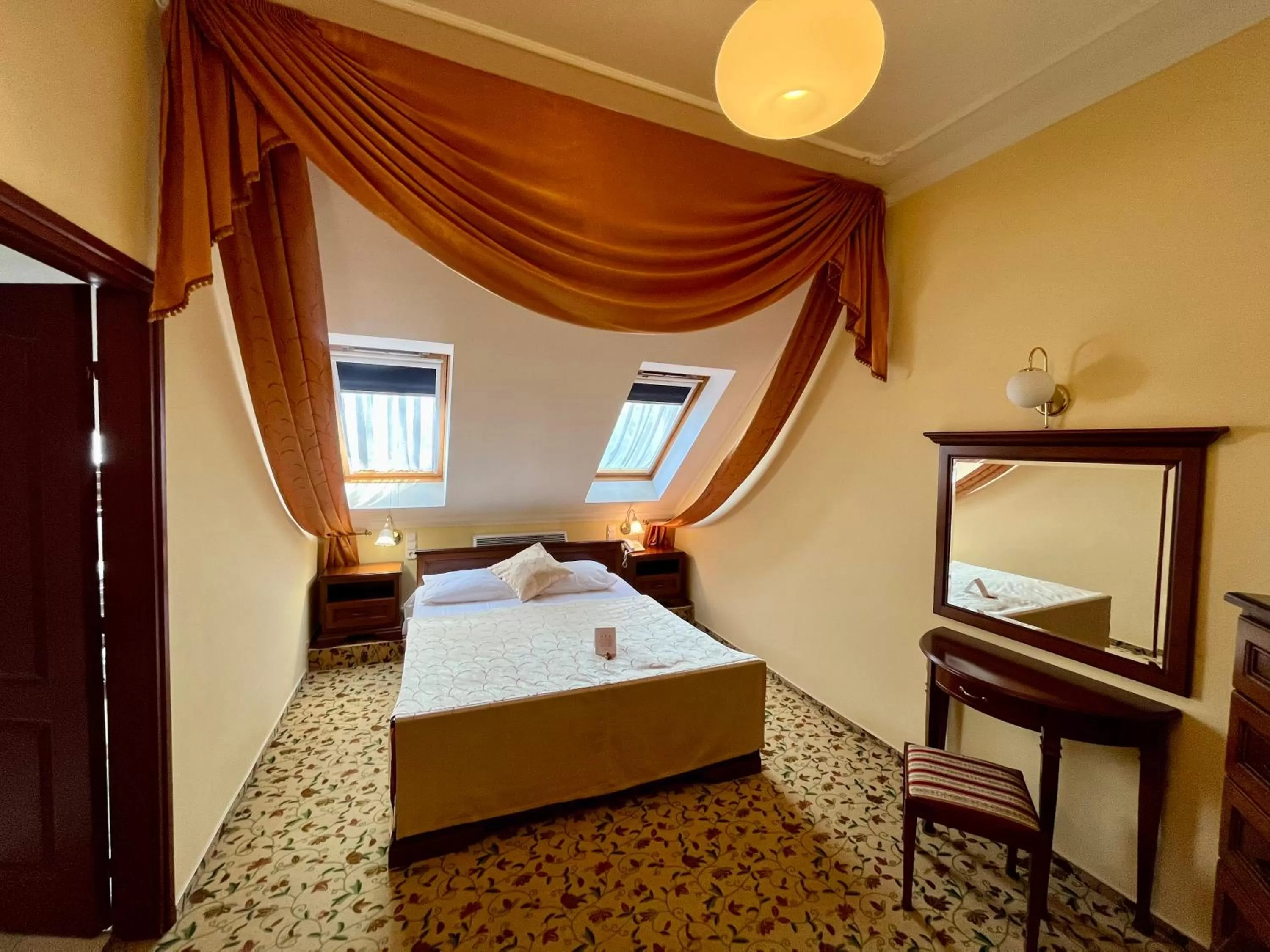 Bed in Hotel Korona Wellness, Rendezvény és Borszálloda