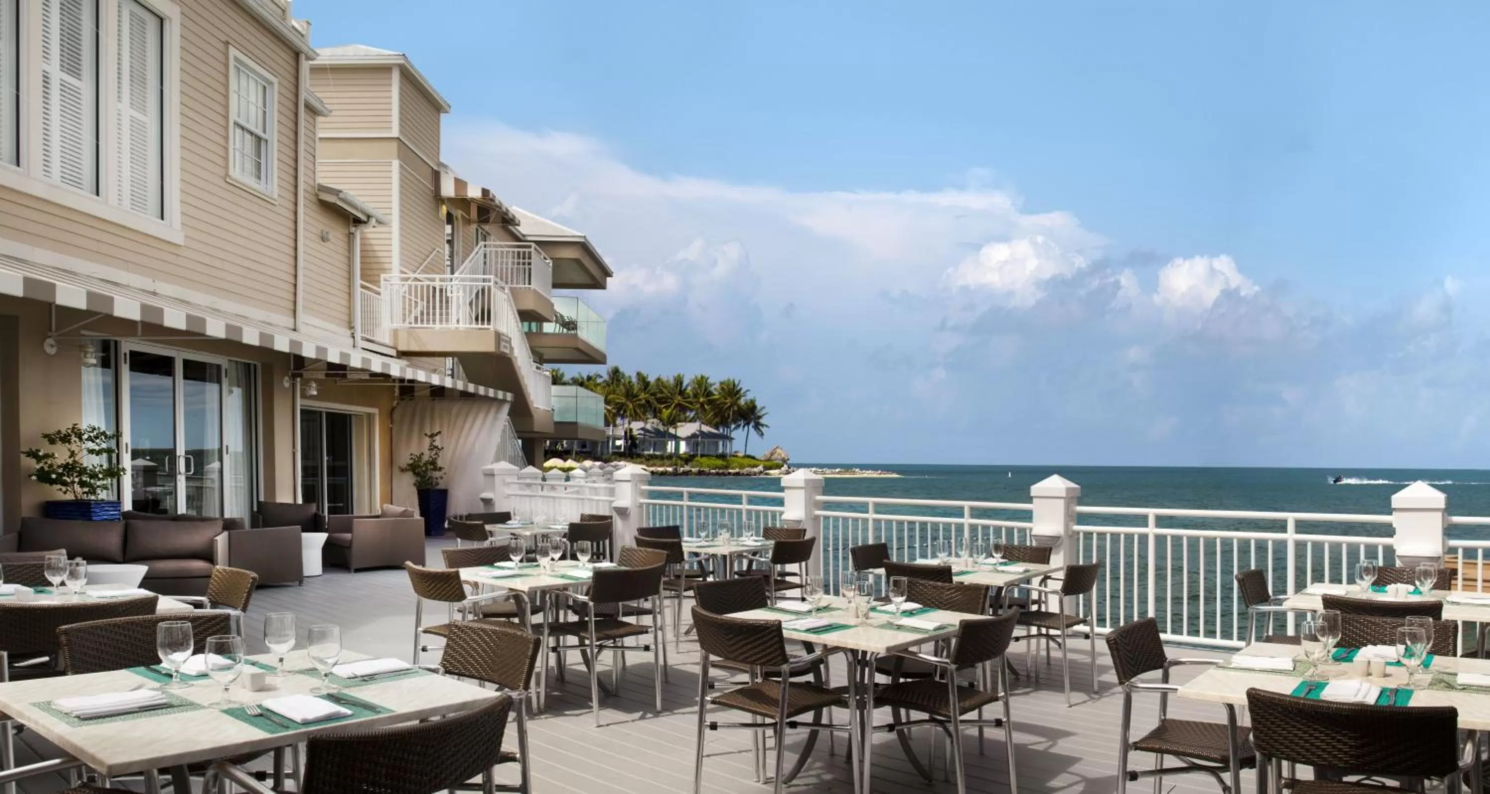 Restaurant/places to eat in Pier House Resort & Spa