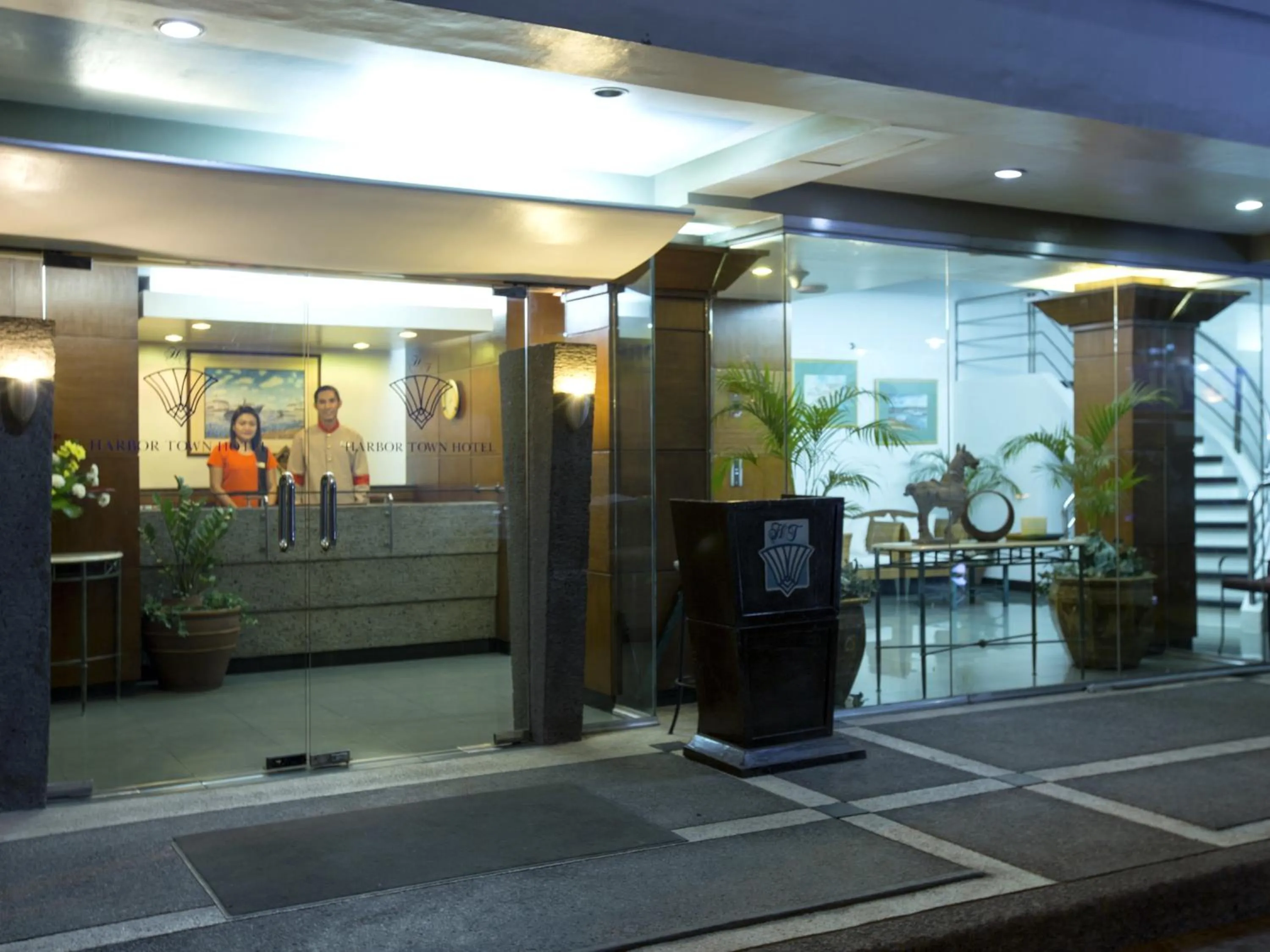 Facade/entrance in Harbor Town Hotel