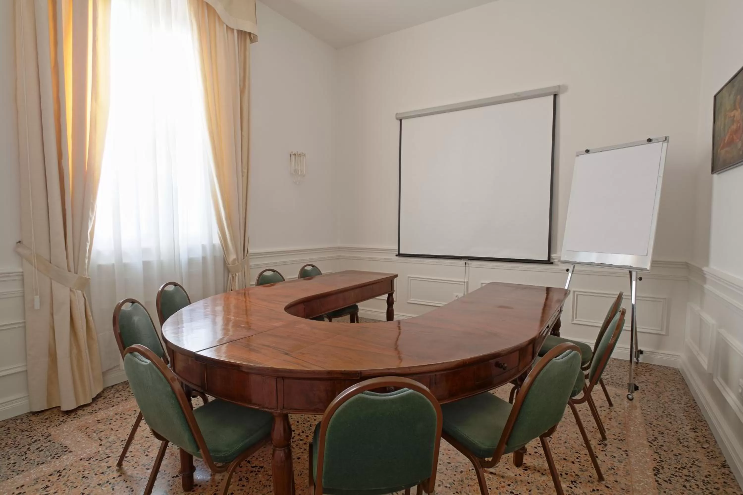 Meeting/conference room in Rechigi Park Hotel