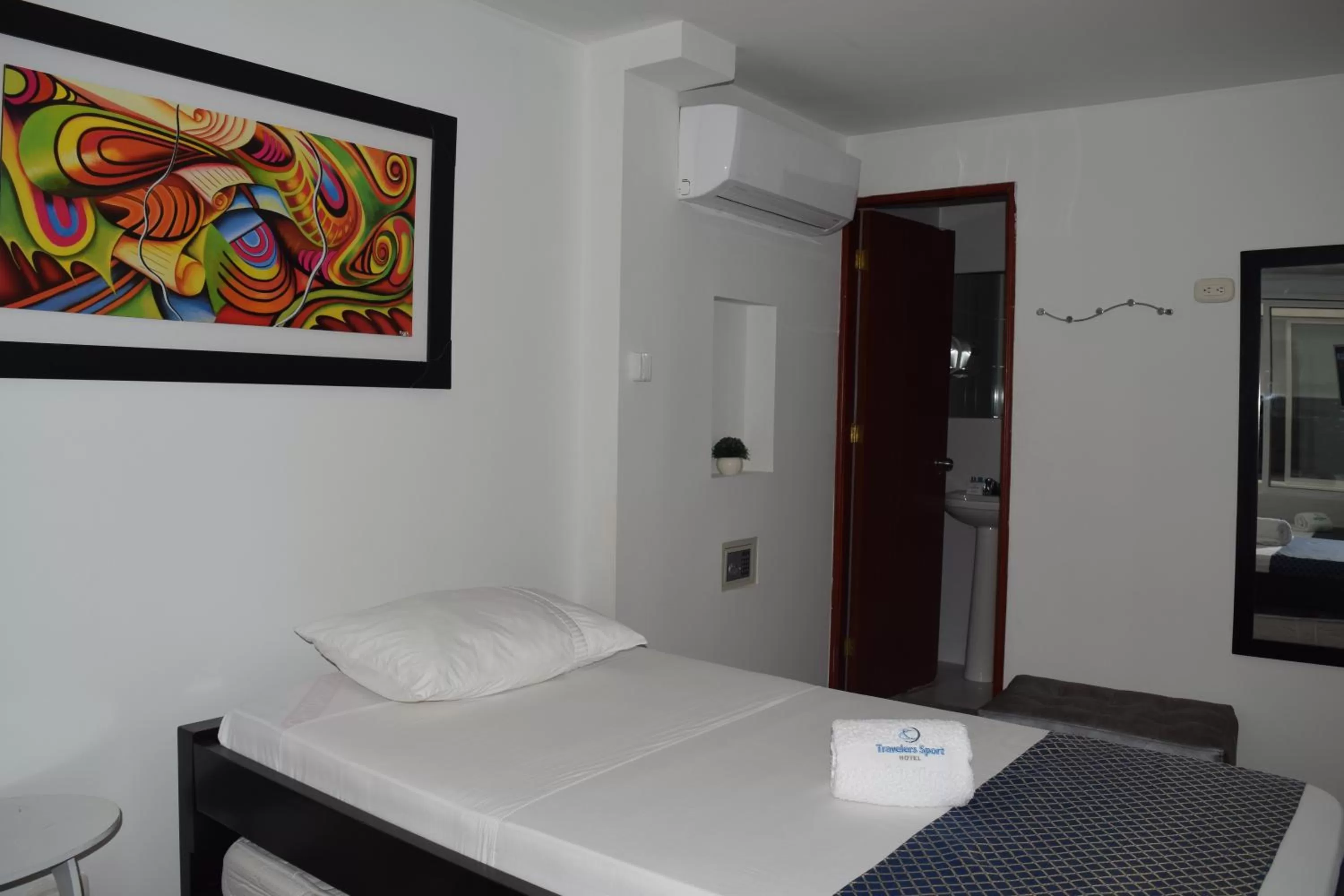 Toilet, Bed in Hotel Travelers Sport