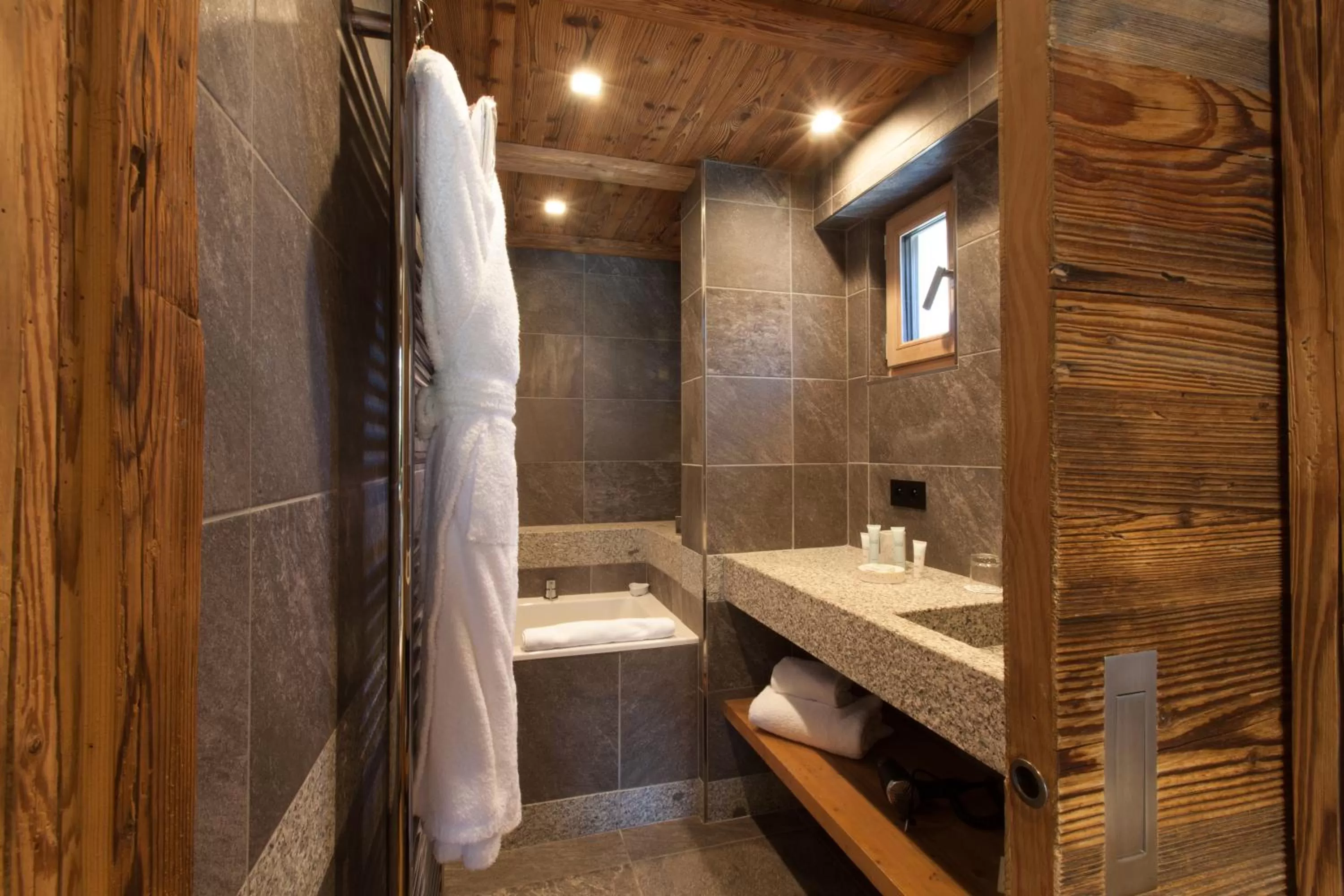 Bathroom in Au Coin Du Feu