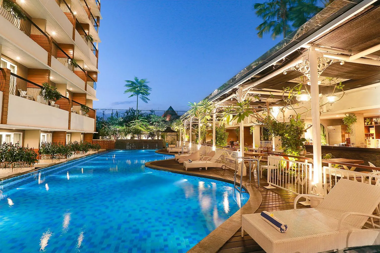 Swimming pool in THE 1O1 Yogyakarta Tugu