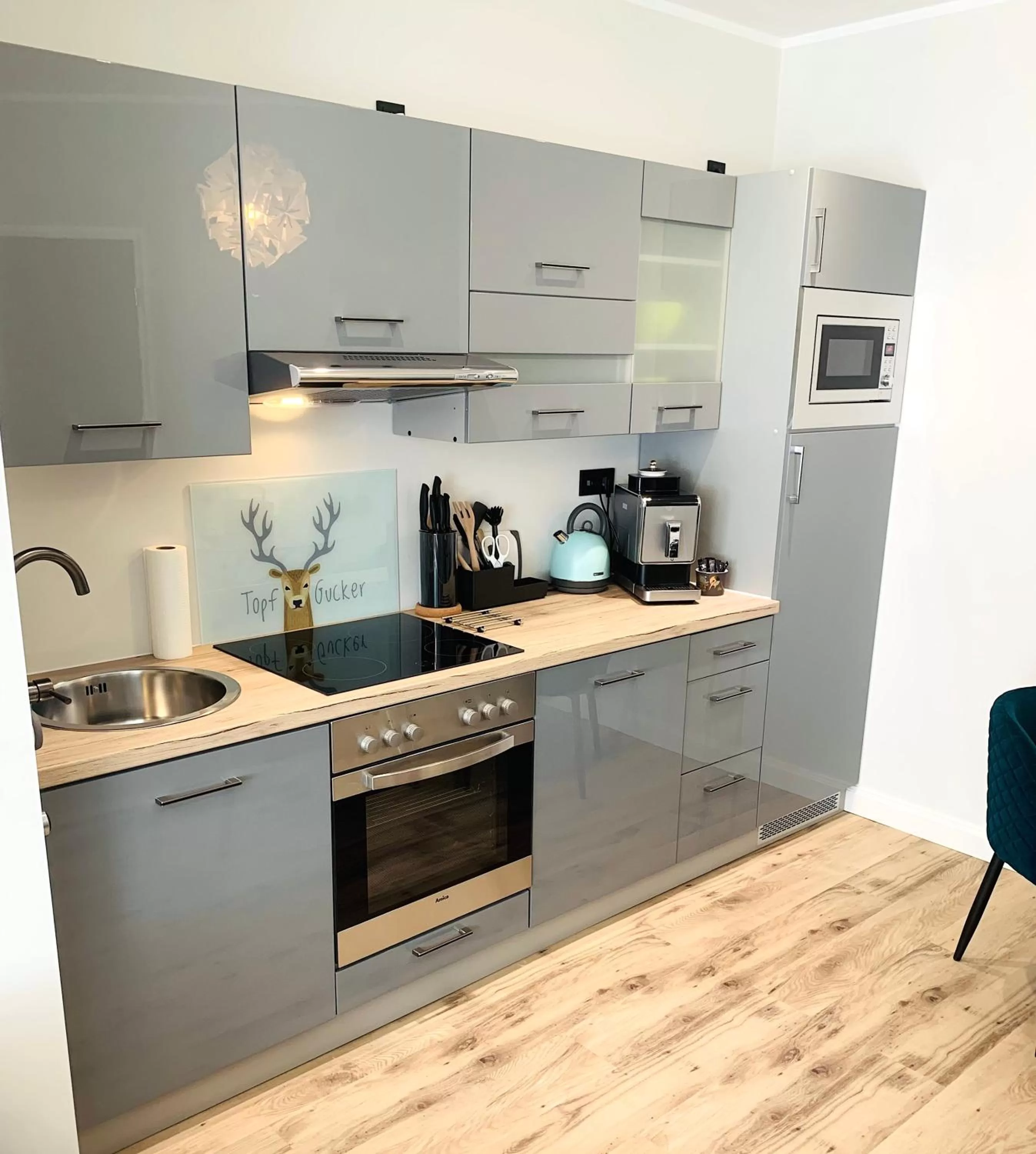 Kitchen/Kitchenette in BESOTEL Mettmann