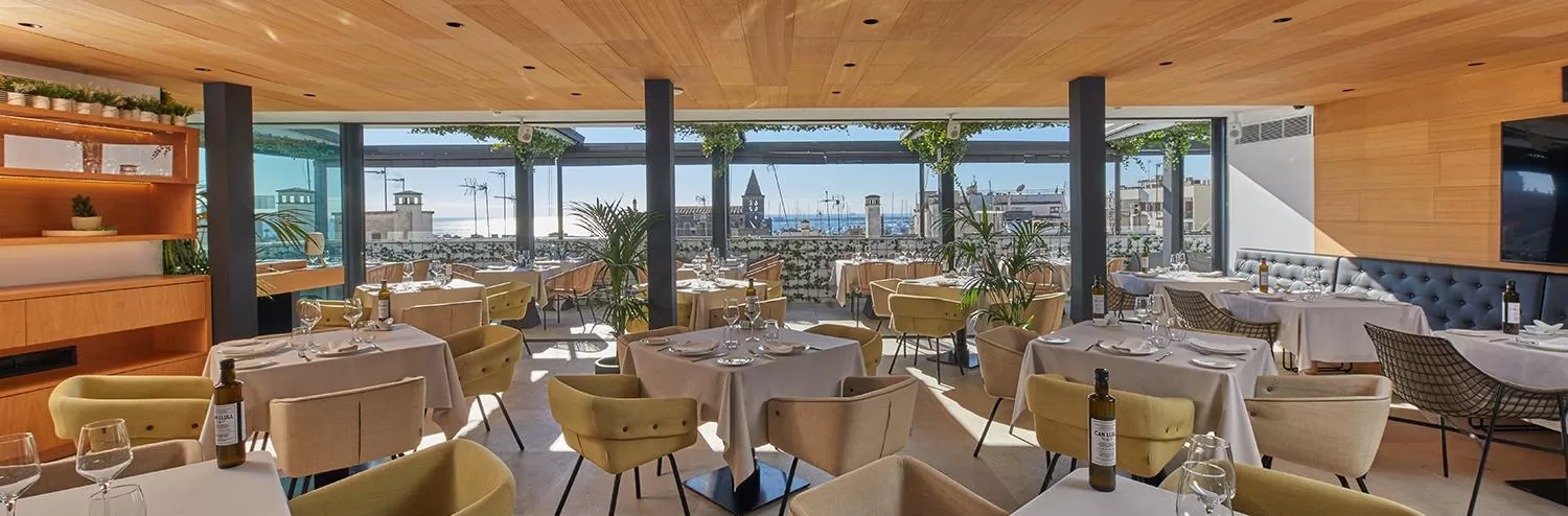 Restaurant/places to eat in Nakar Hotel