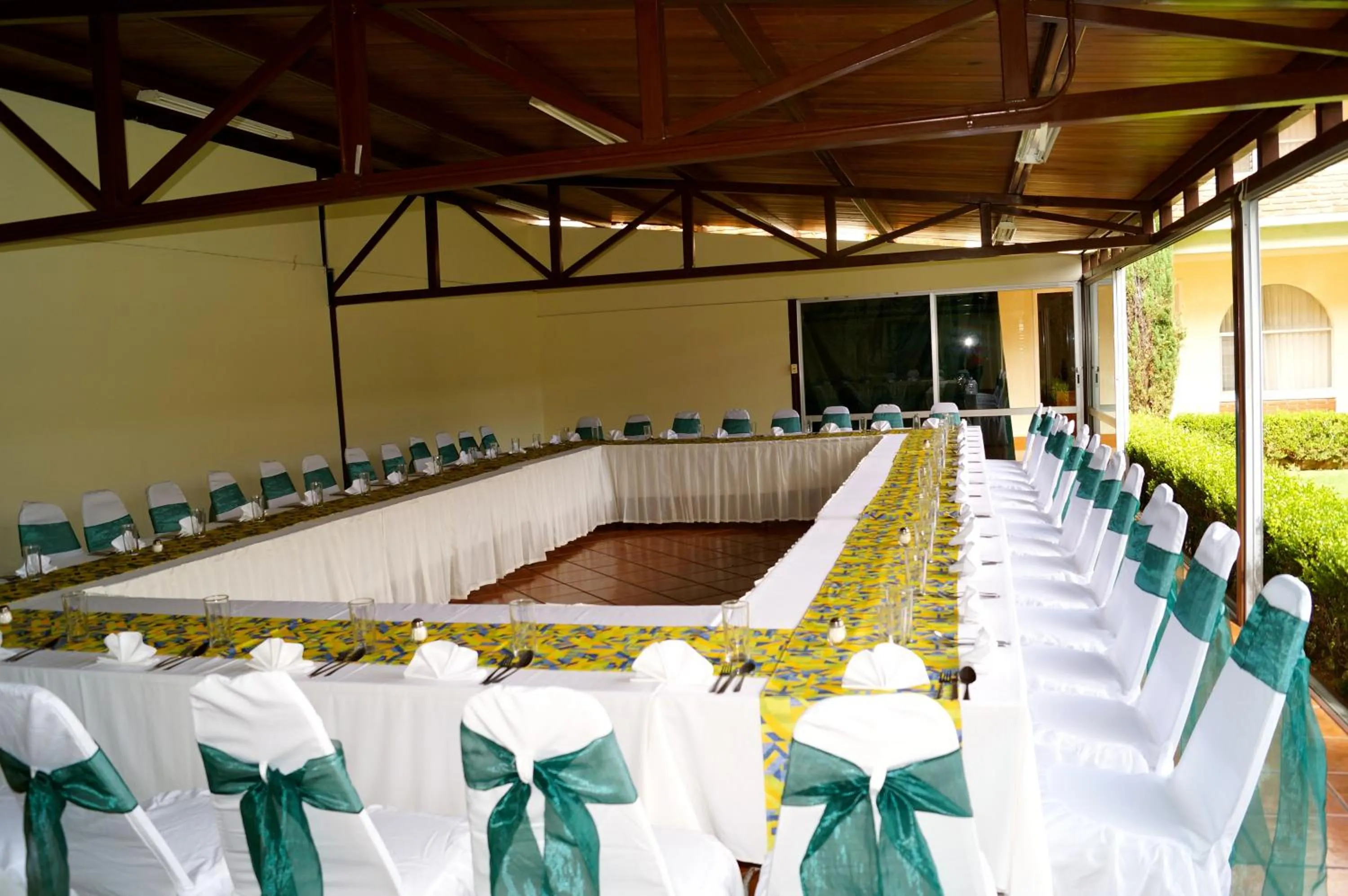 Restaurant/places to eat in Hotel & Suites Villa del Sol