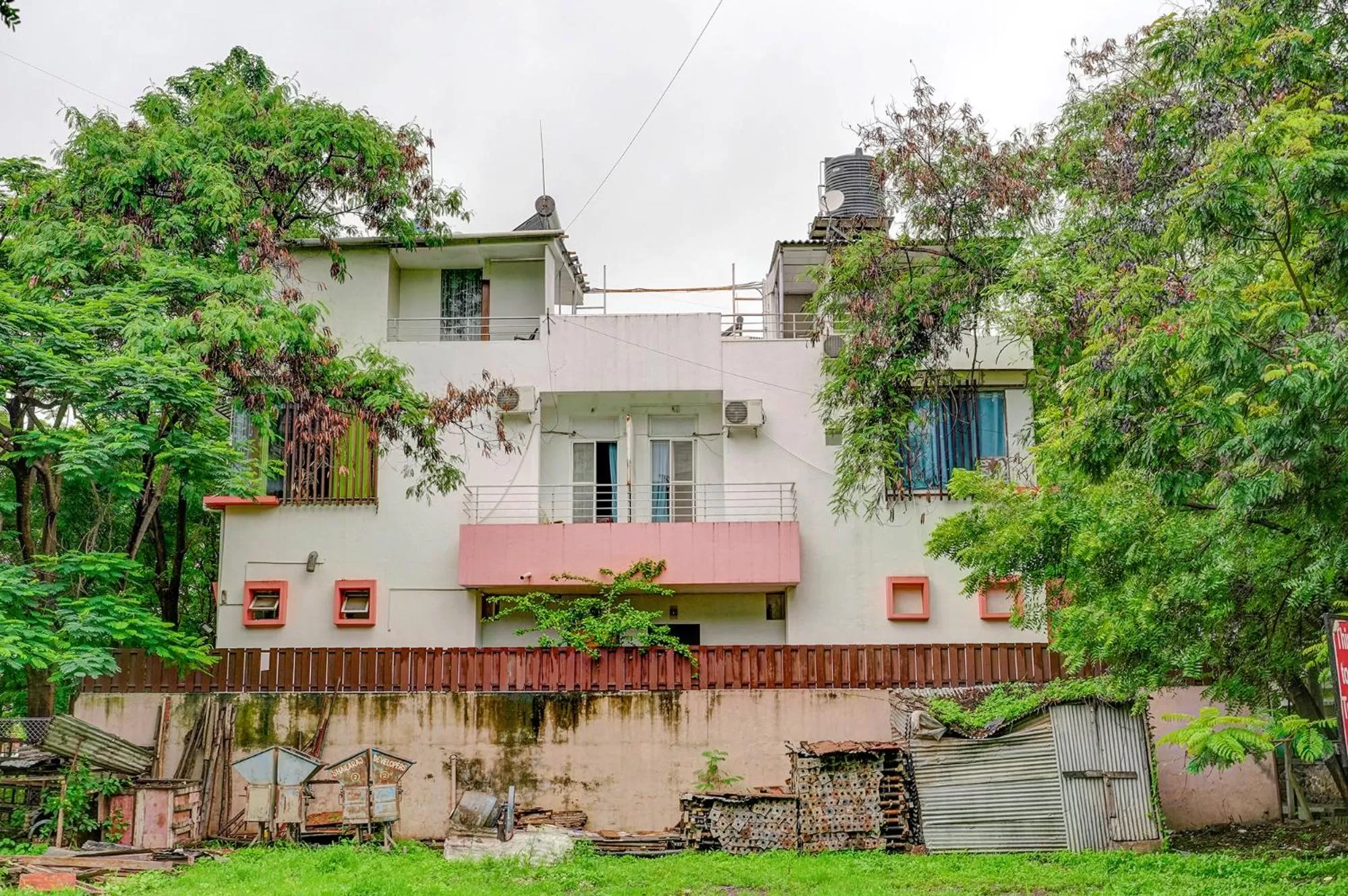 Property Building in FabHotel Vardhan House