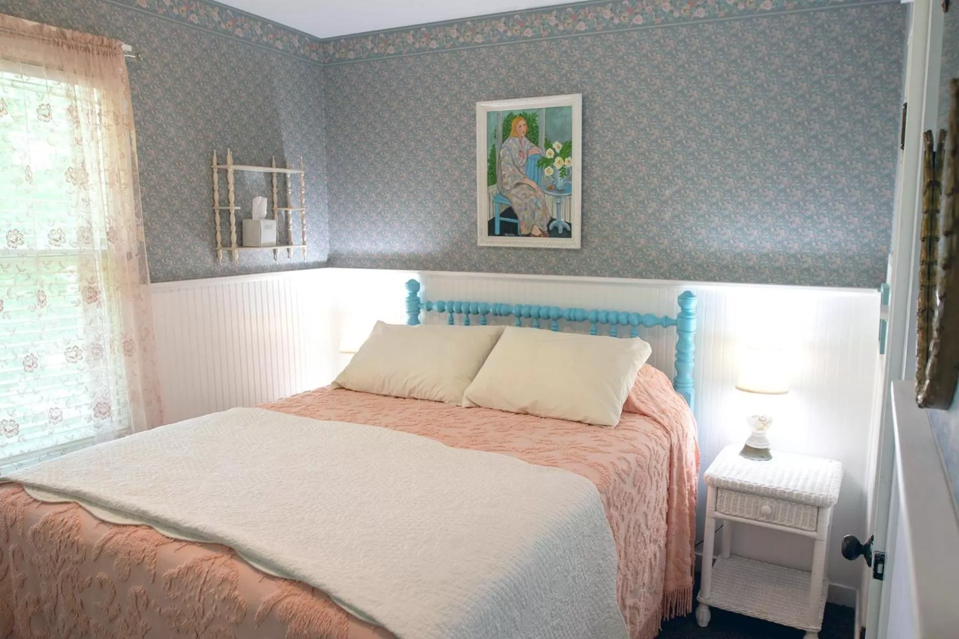 Bed in Terrace Inn and 1911 Restaurant